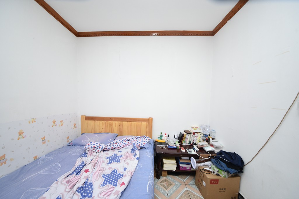 红旗社区  2室1厅1卫   35.00万卧室
