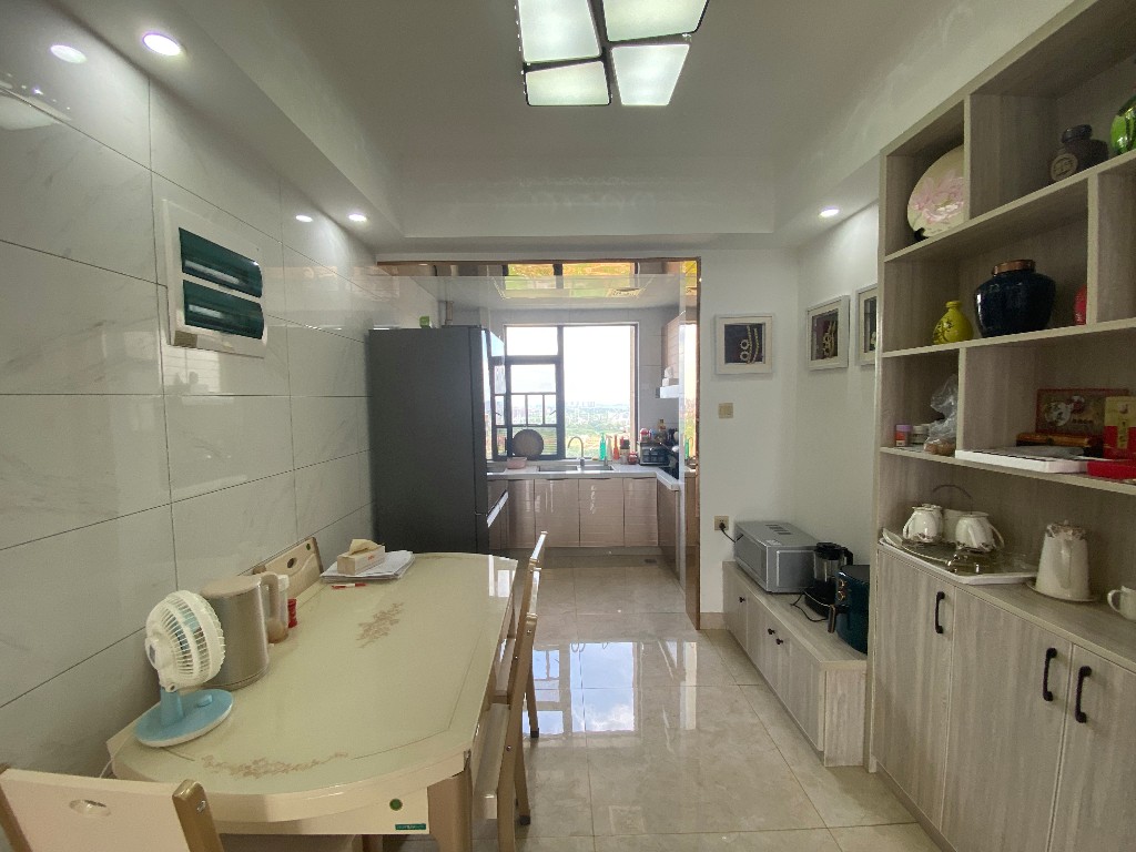 城发郦城 3室2厅2卫 79.8万 城发郦城 3室2厅2卫 79.8万客厅