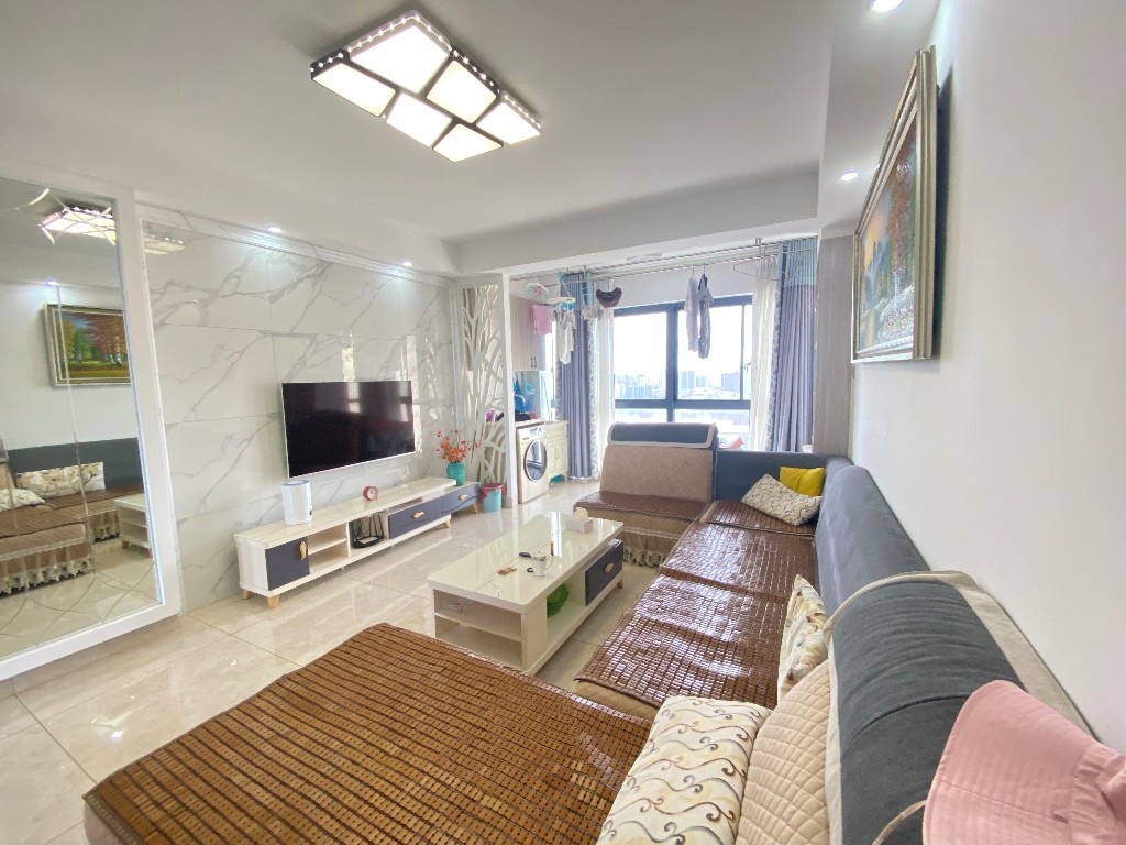 城发郦城 3室2厅2卫 79.8万 城发郦城 3室2厅2卫 79.8万客厅