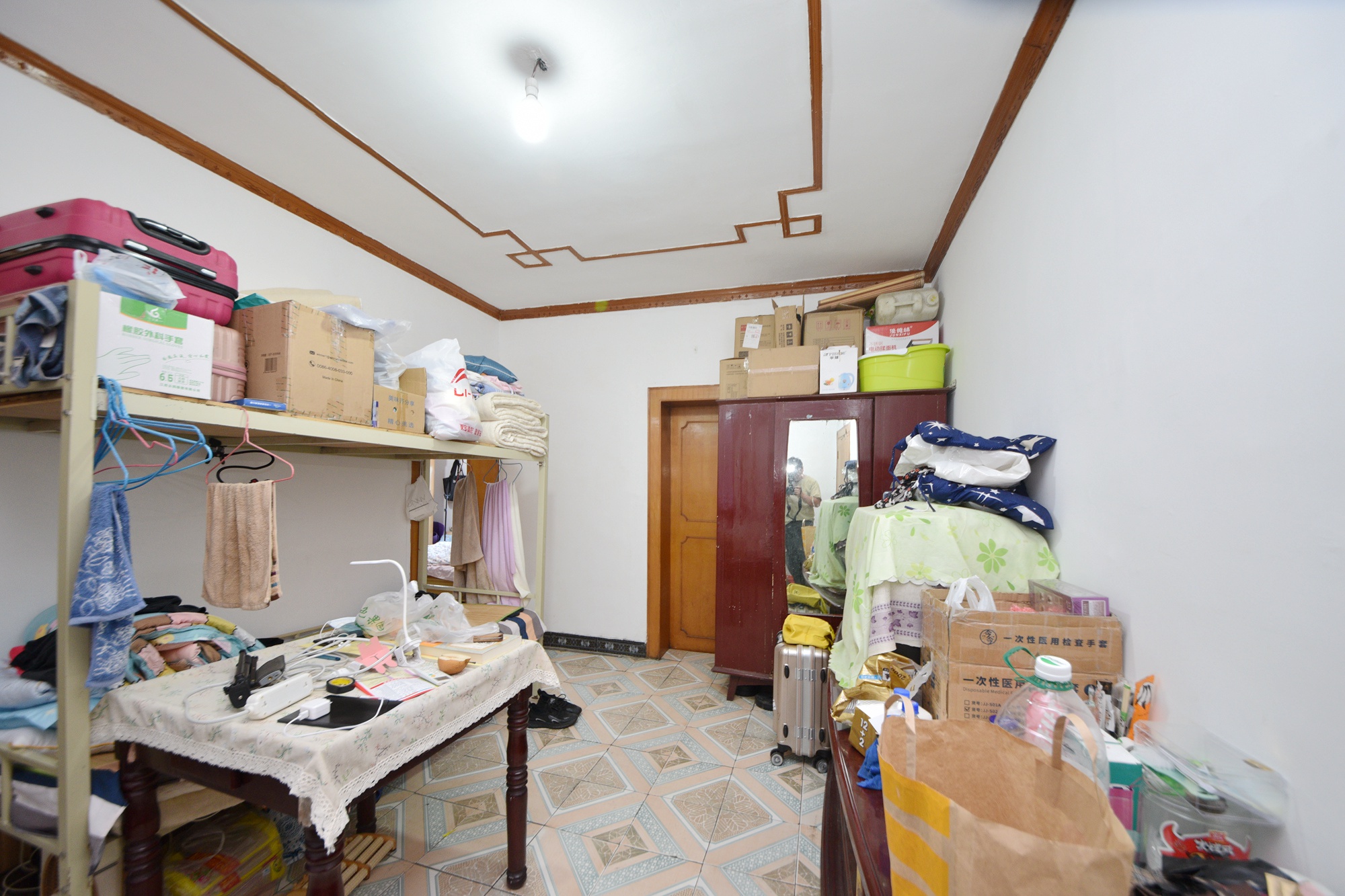 红旗社区  2室1厅1卫   35.00万客厅