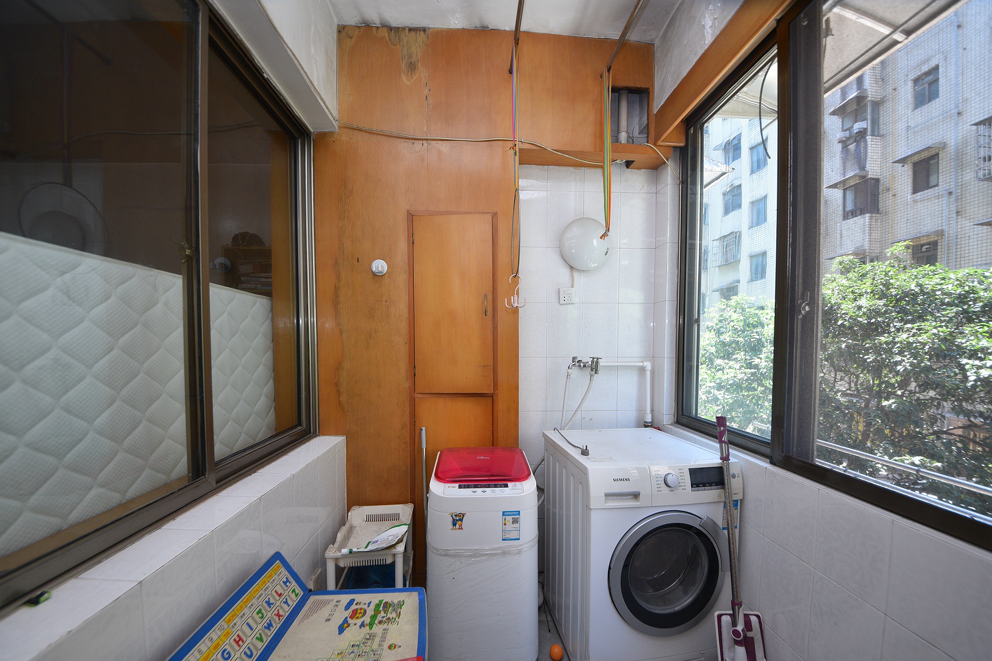 地税五分局小区  3室2厅2卫   137.80万阳台
