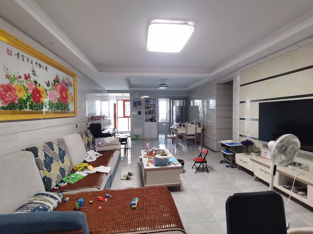 奥园广场  4室2厅2卫    140.0万 奥园广场  4室2厅2卫    140.0万