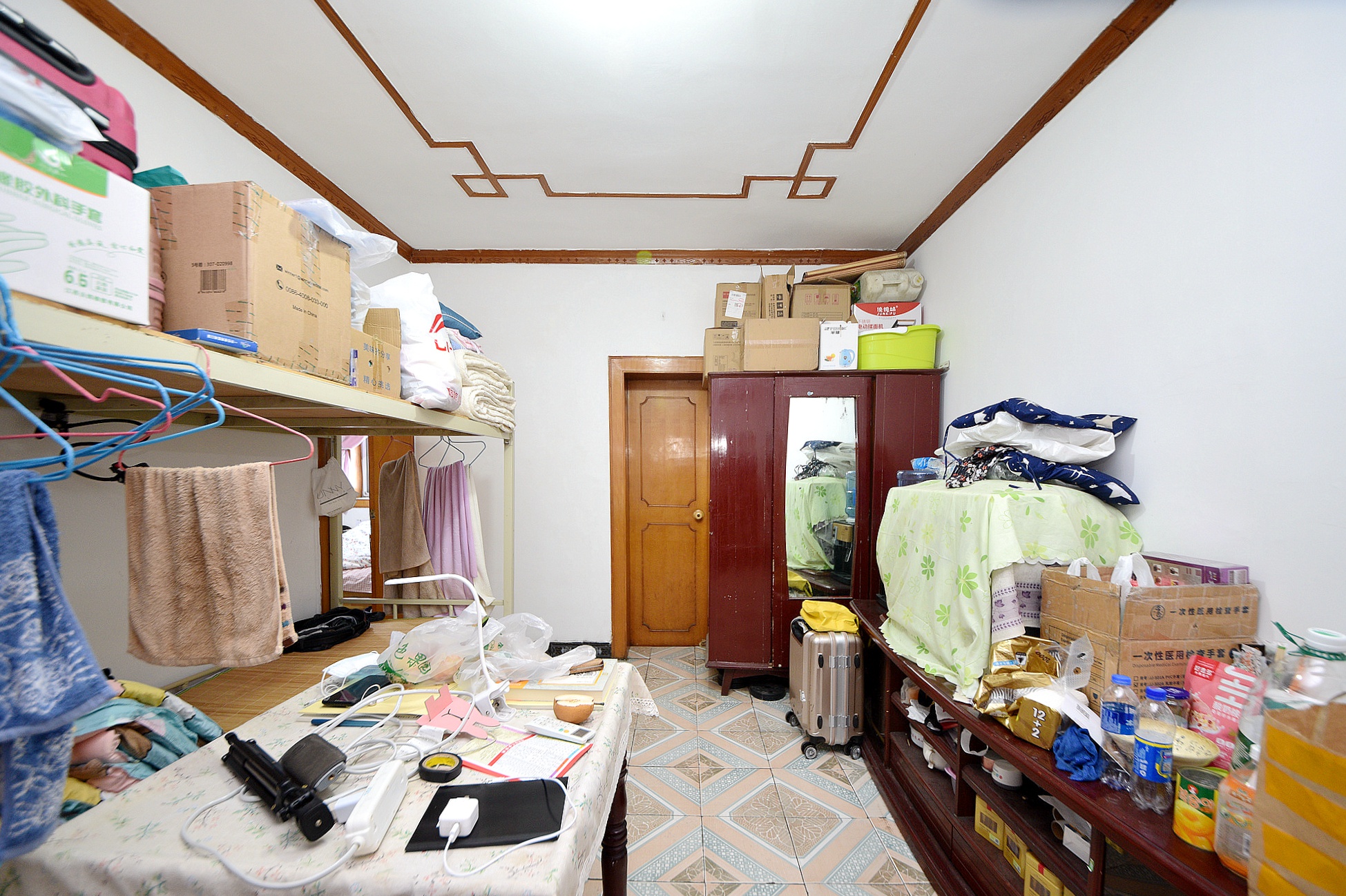 红旗社区  2室1厅1卫   35.00万客厅