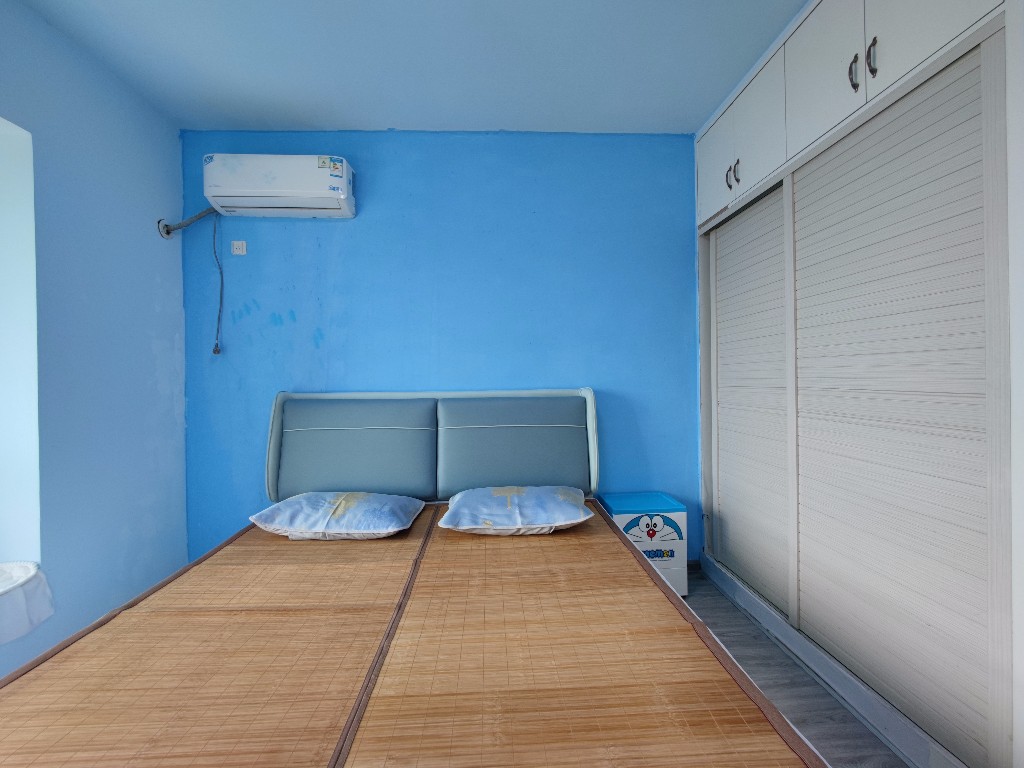 经世皇城 3室2厅2卫 65.0万 经世皇城 3室2厅2卫 65.0万客厅