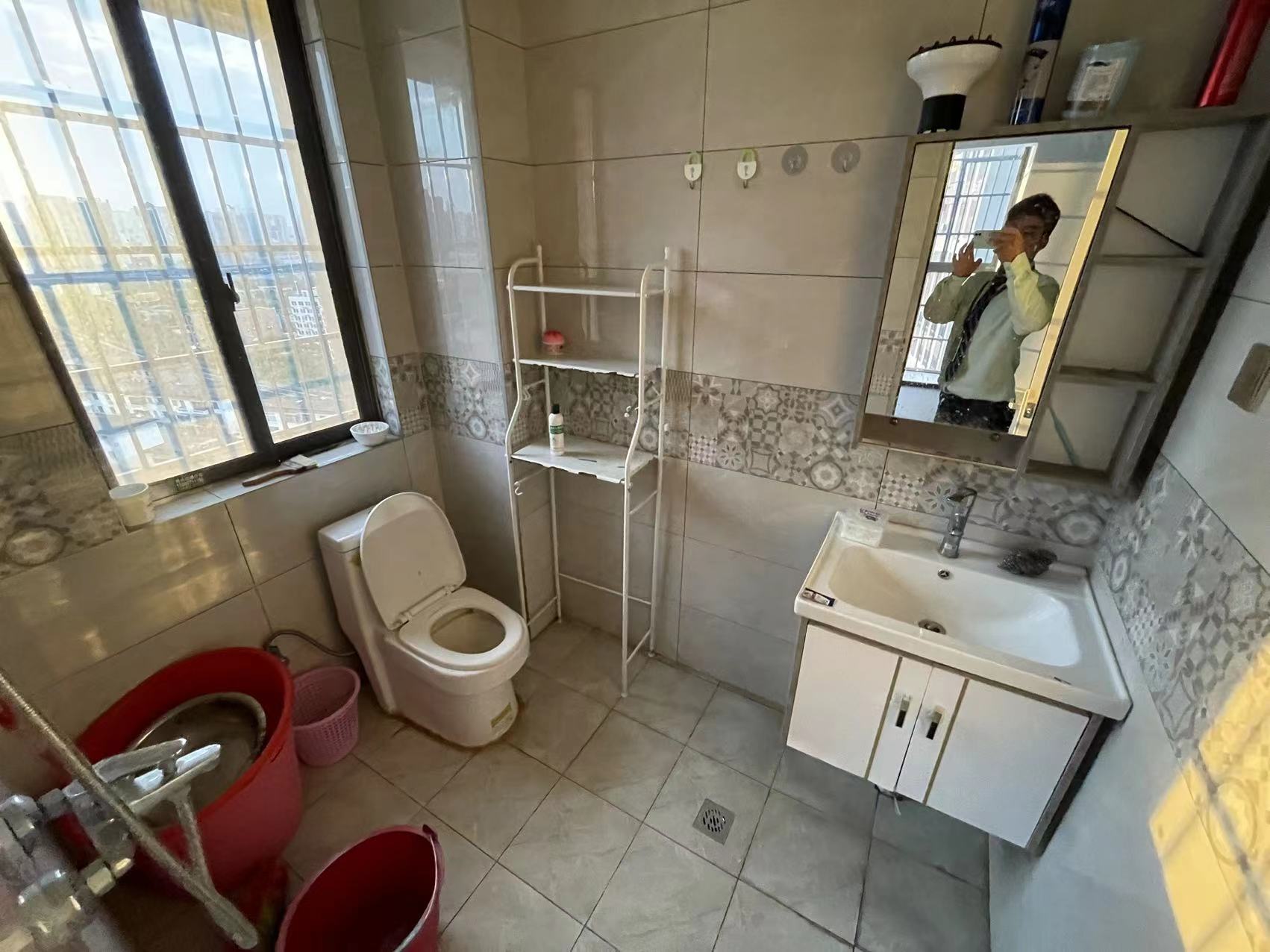 芦淞区荷叶名苑 4室2厅2卫 90.0万 芦淞区荷叶名苑 4室2厅2卫 90.0万客厅