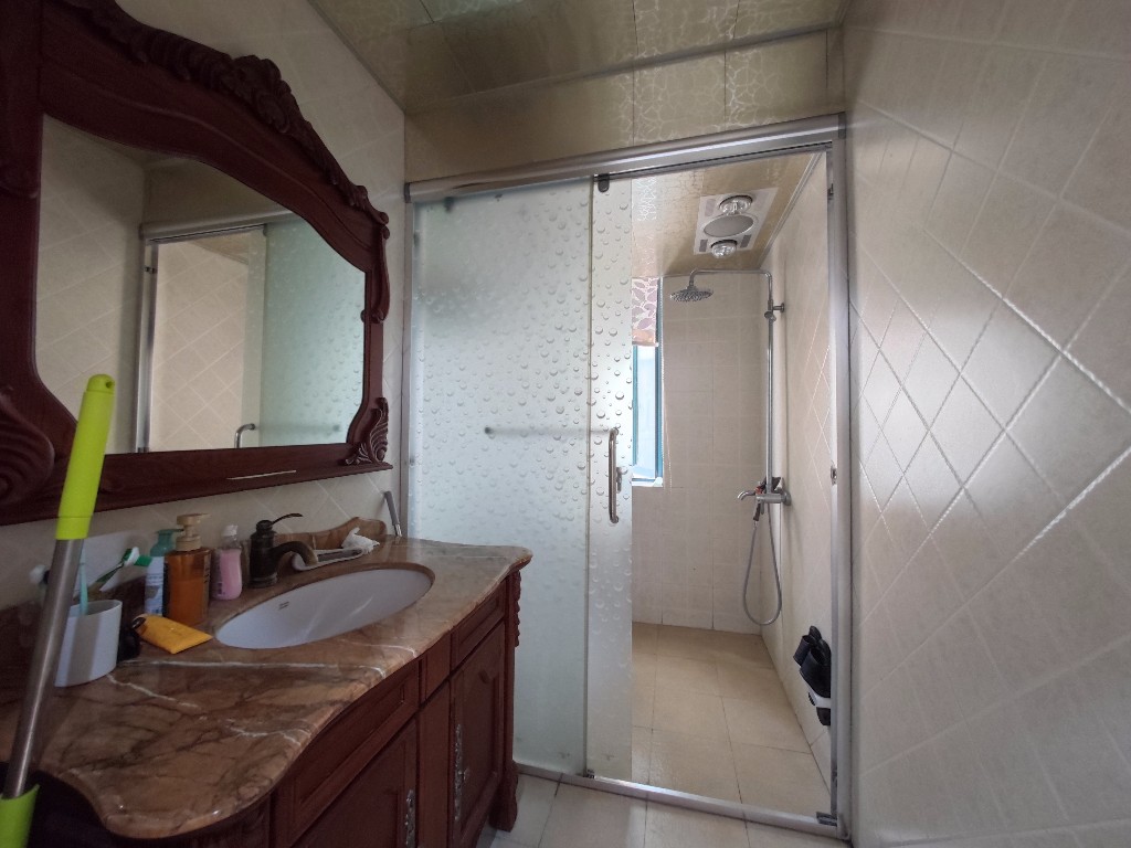 经世皇城 3室2厅2卫 65.0万 经世皇城 3室2厅2卫 65.0万客厅