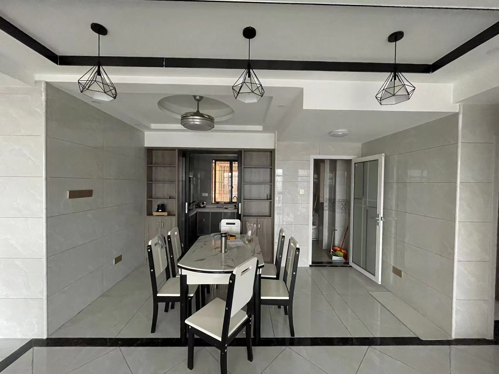 芦淞区荷叶名苑 4室2厅2卫 90.0万 芦淞区荷叶名苑 4室2厅2卫 90.0万客厅