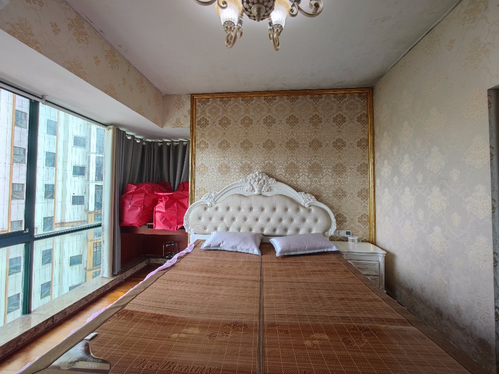 经世皇城 3室2厅2卫 65.0万 经世皇城 3室2厅2卫 65.0万客厅