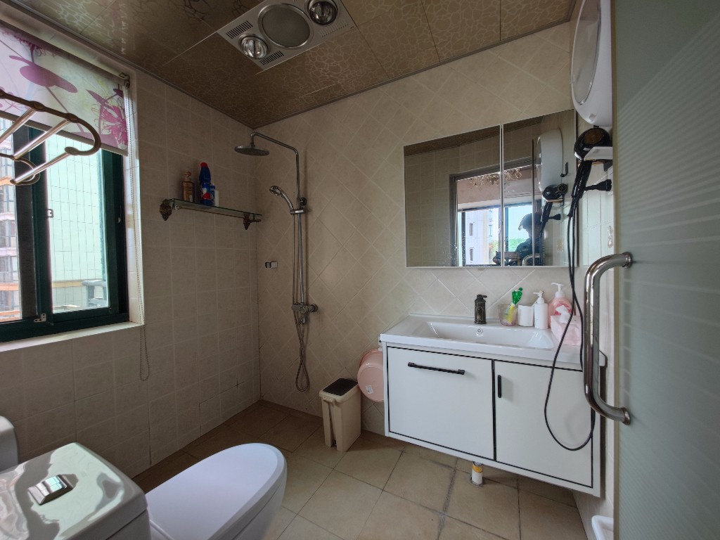 经世皇城 3室2厅2卫 65.0万 经世皇城 3室2厅2卫 65.0万客厅