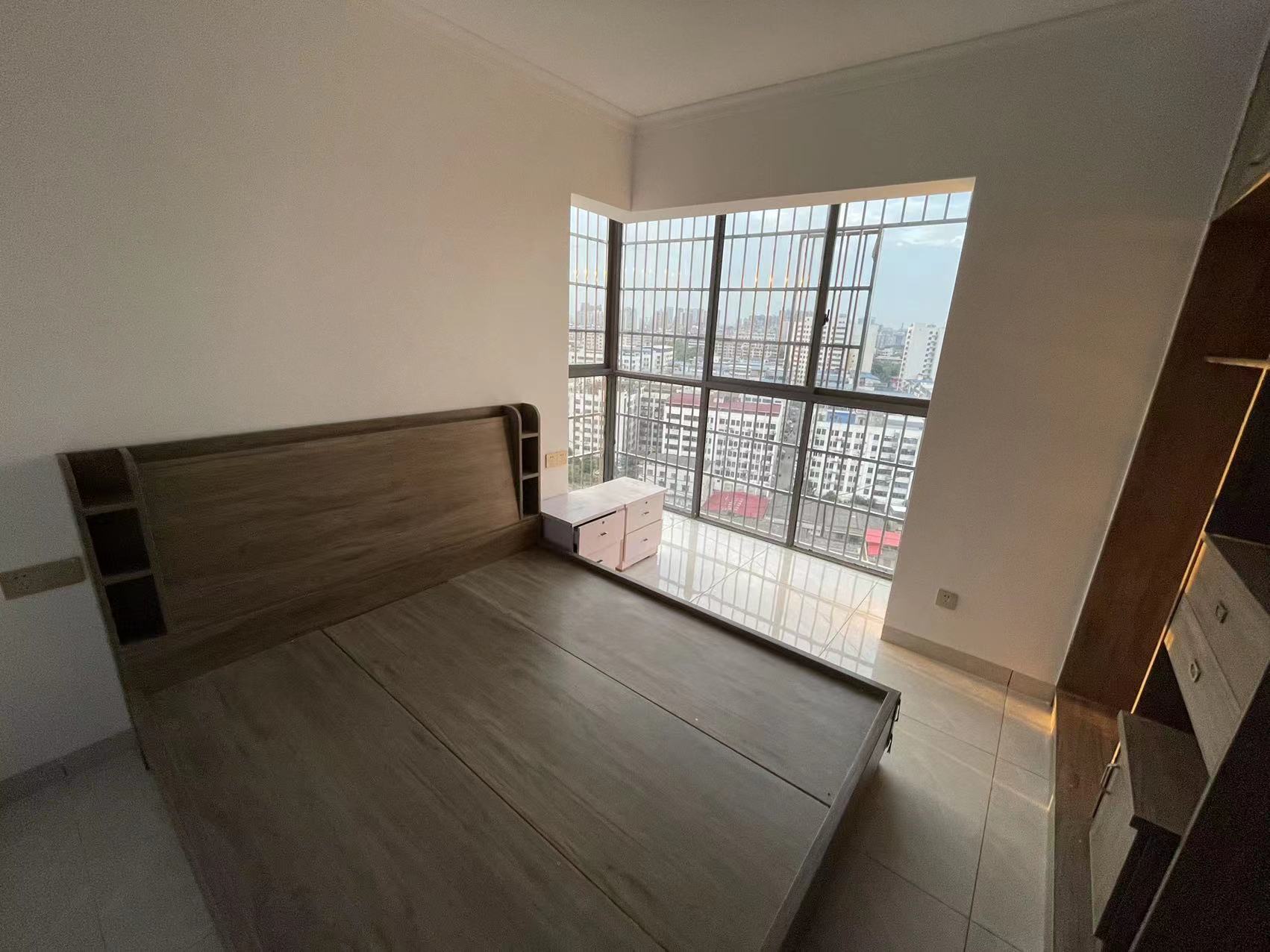 芦淞区荷叶名苑 4室2厅2卫 90.0万 芦淞区荷叶名苑 4室2厅2卫 90.0万客厅