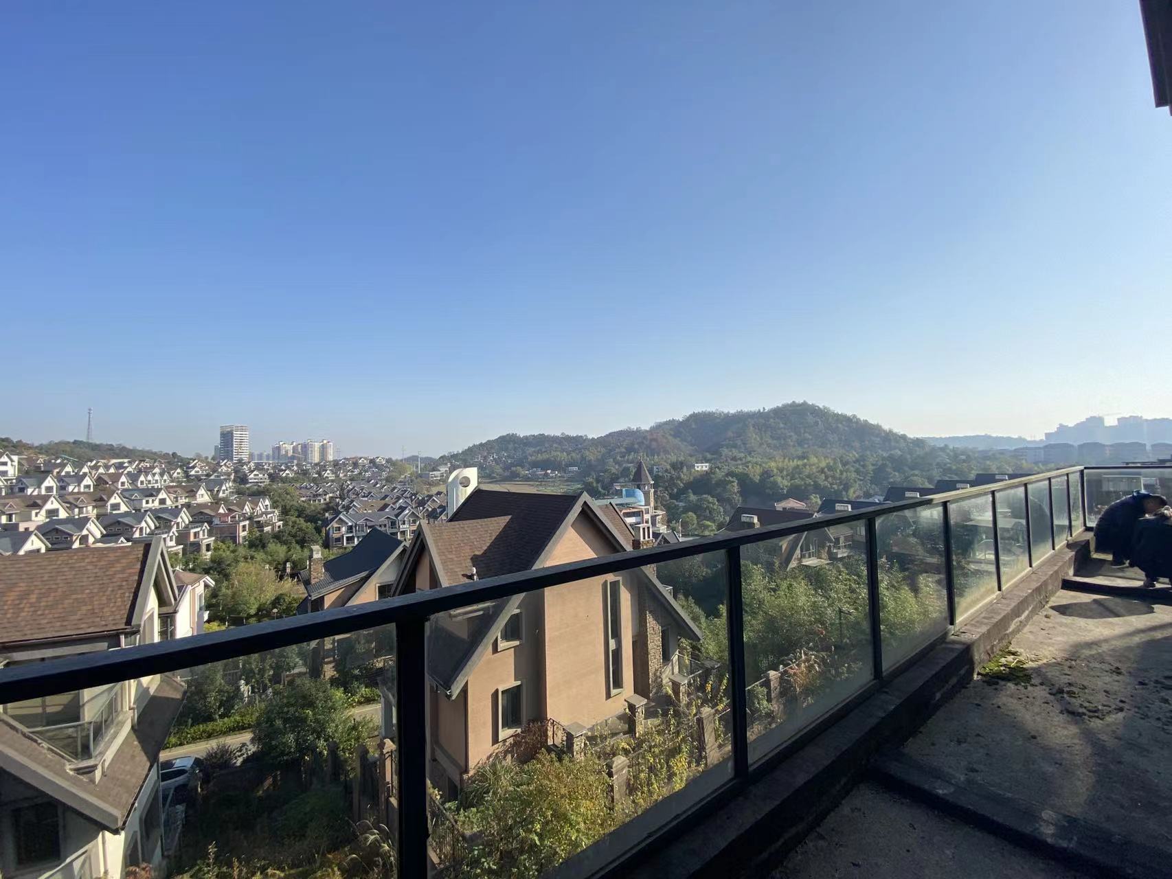 城市公园  9室3厅3卫   480.00万客厅