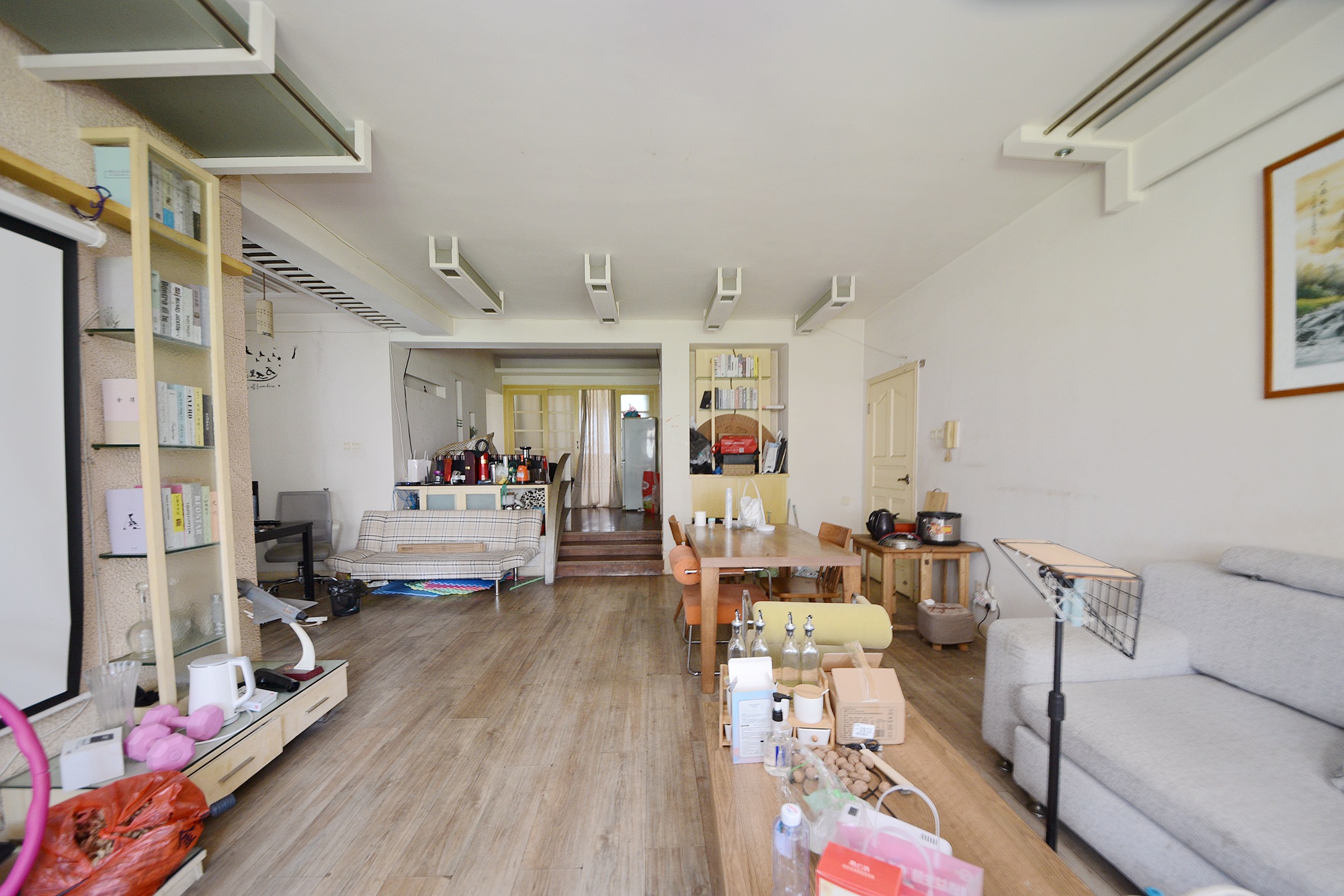 金科园  4室2厅2卫   150.00万客厅