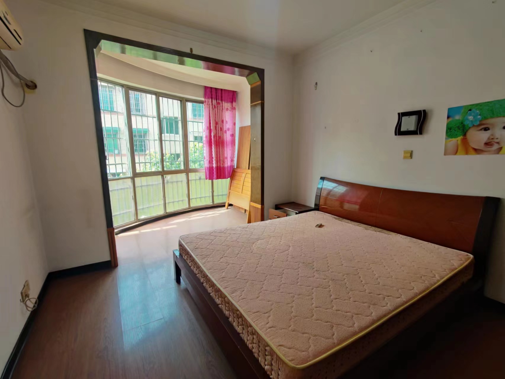 金泰园小区 3室2厅2卫 48.0万 金泰园小区 3室2厅2卫 48.0万客厅