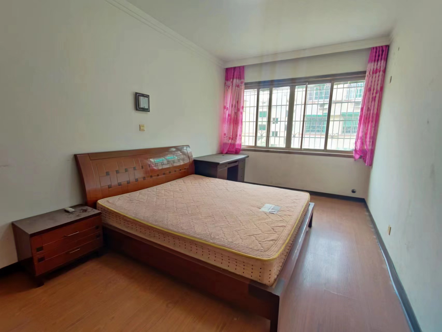 金泰园小区 3室2厅2卫 48.0万 金泰园小区 3室2厅2卫 48.0万客厅