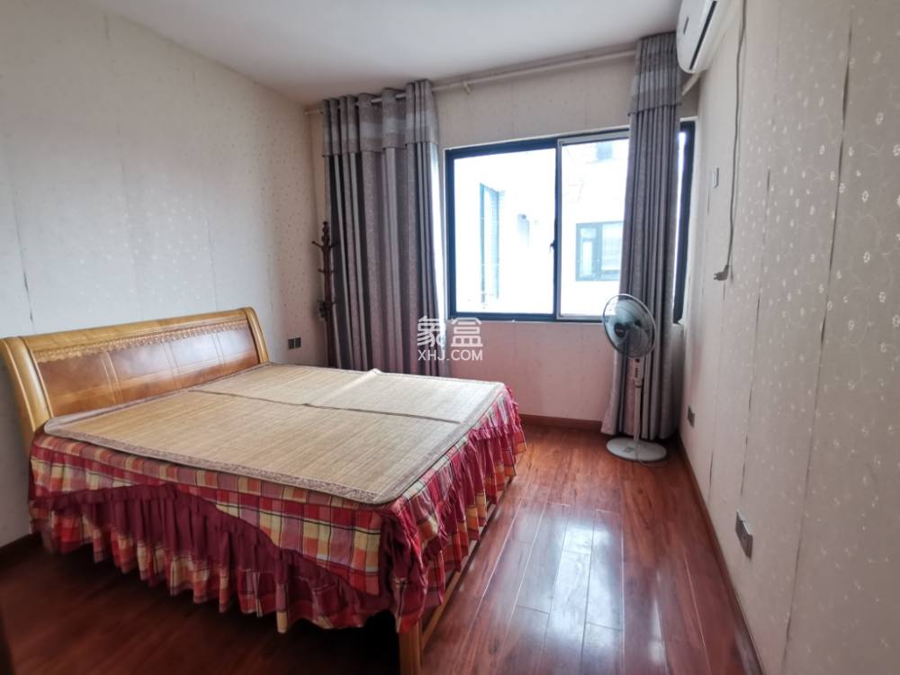 水岸春天 2室2厅1卫 75.8万 水岸春天 2室2厅1卫 75.8万客厅