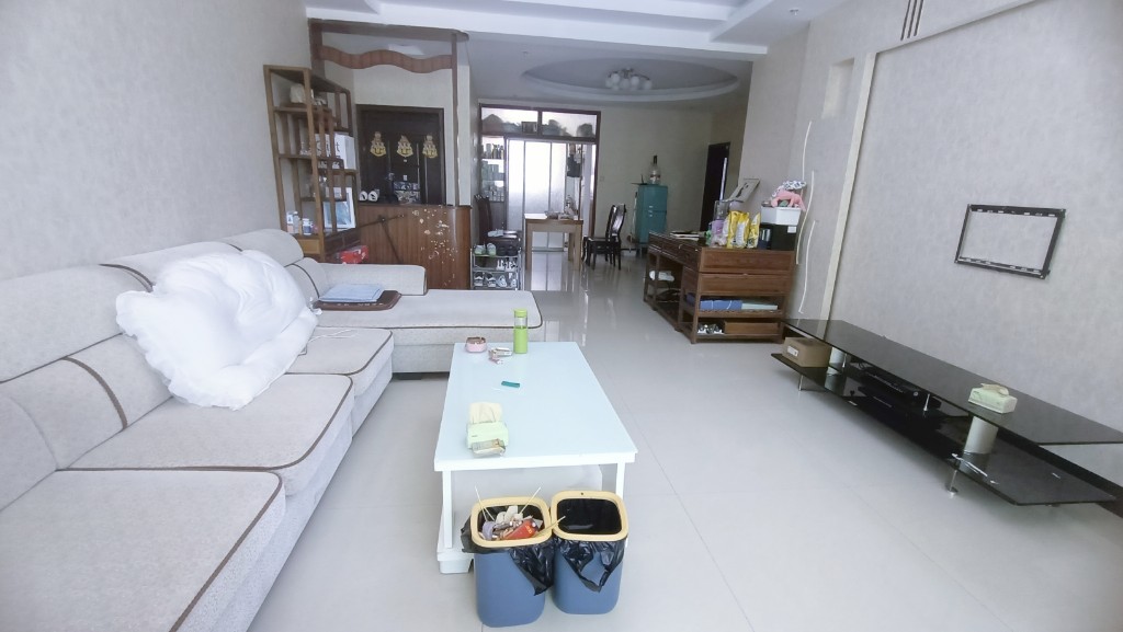 东城家园二期 3室2厅2卫 53.8万 东城家园二期 3室2厅2卫 53.8万客厅