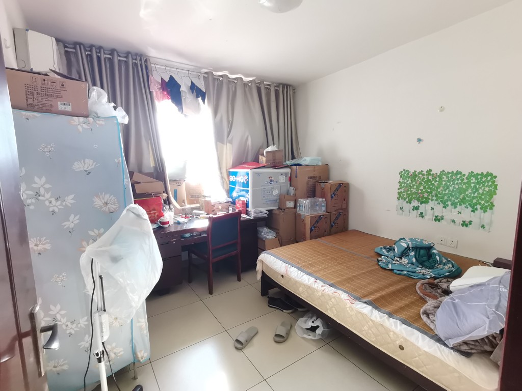 九天国际 4室2厅2卫 90.0万 九天国际 4室2厅2卫 90.0万客厅