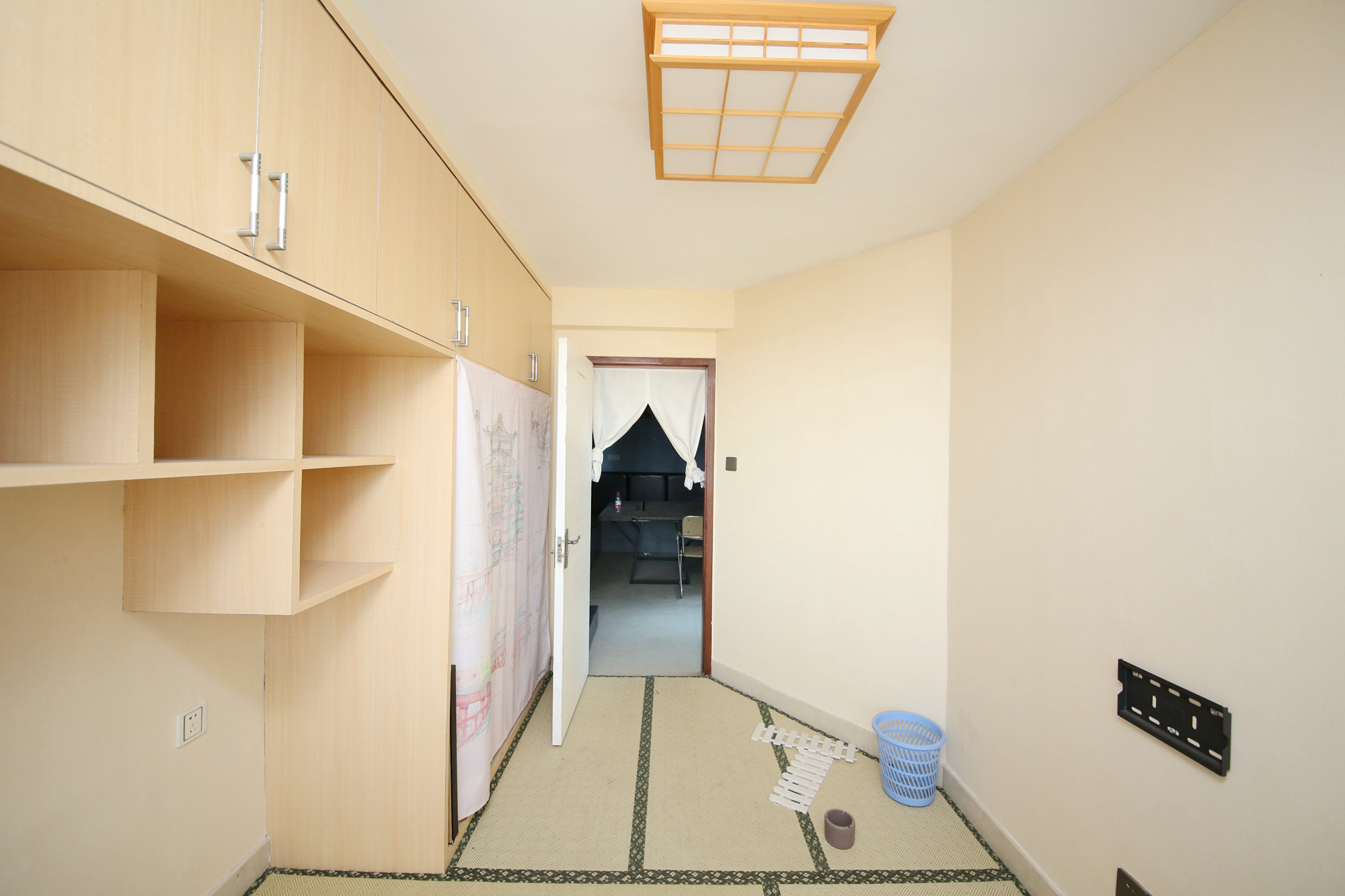 曼哈顿新贵  3室1厅1卫    140.0万卧室
