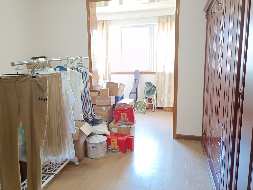 家园小区  7室2厅3卫    92.8万 家园小区  7室2厅3卫    92.8万客厅