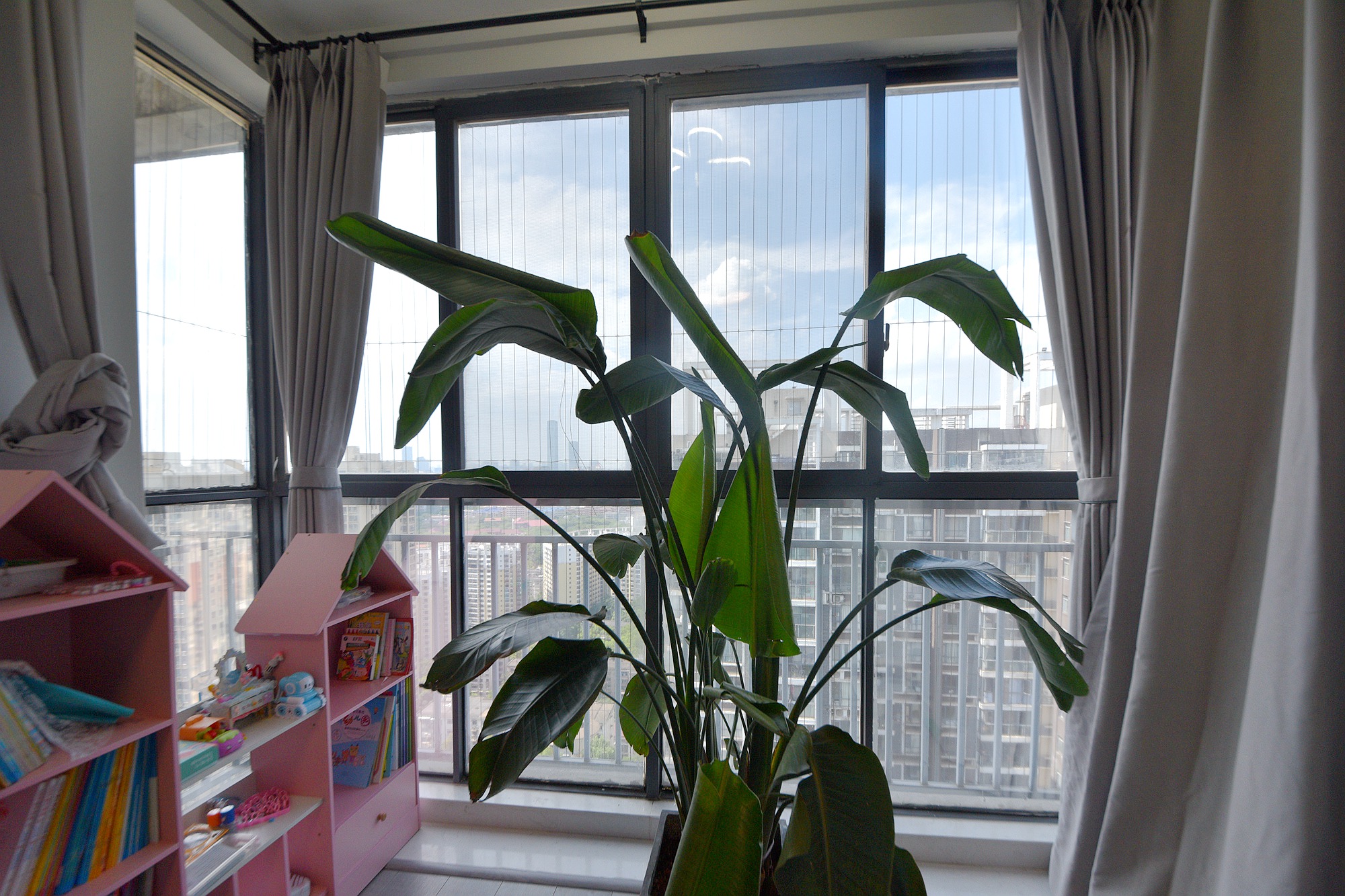 三万英尺  3室2厅2卫    213.0万阳台