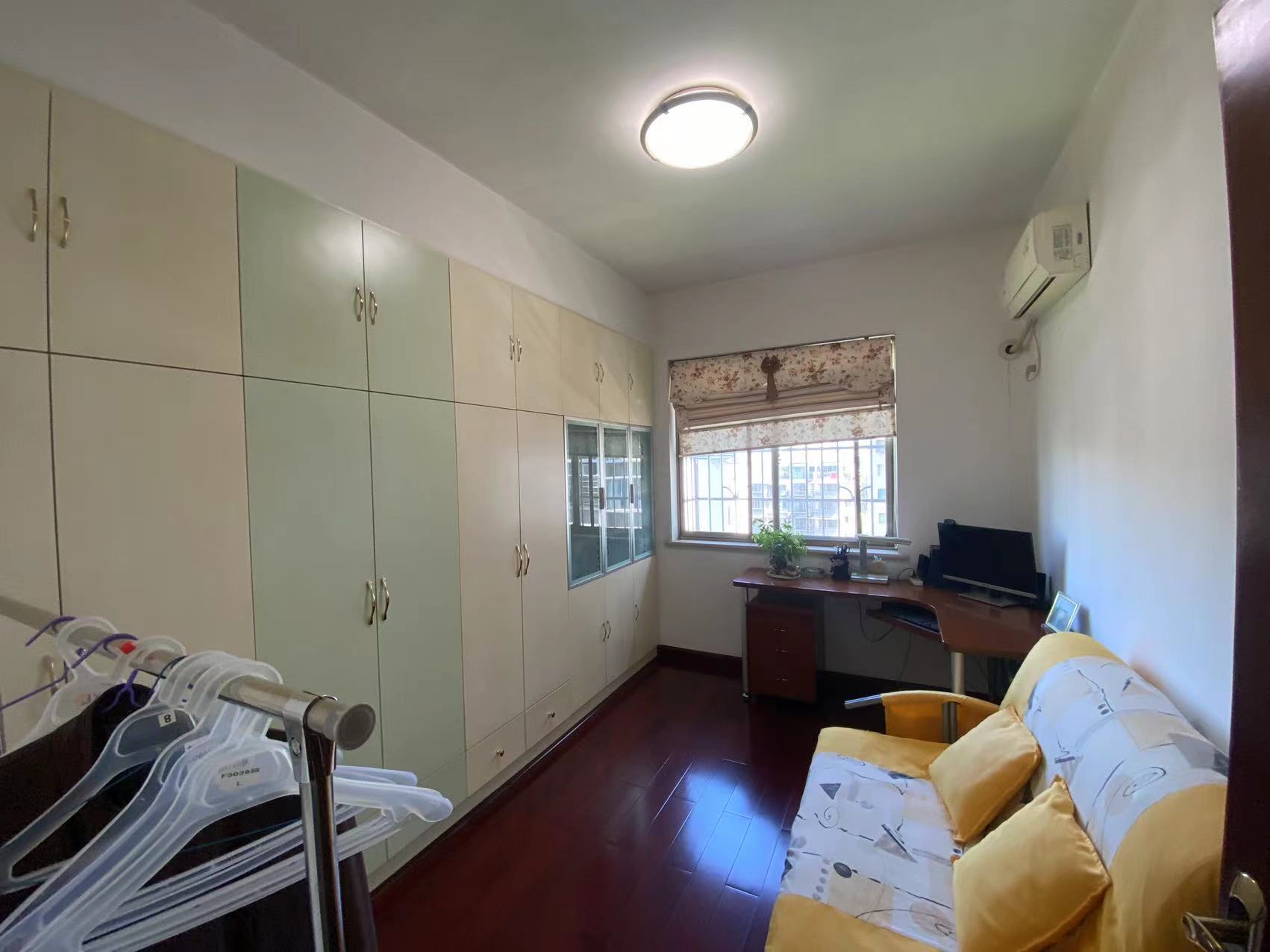 利江花园 4室2厅2卫 86.0万 利江花园 4室2厅2卫 86.0万客厅