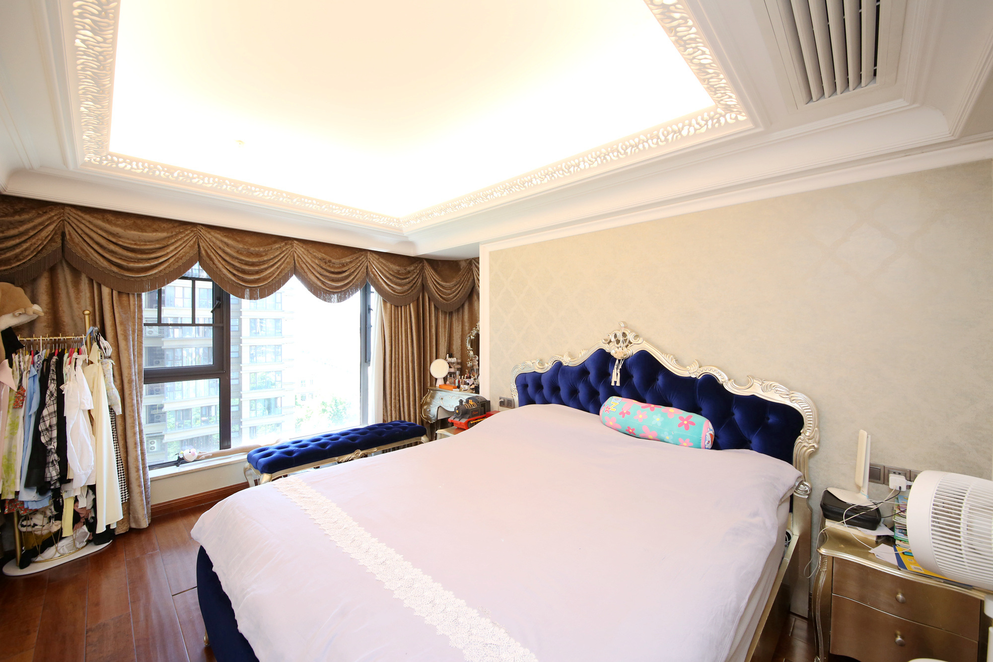 红橡华园(菲莎公馆)  3室2厅2卫   235.00万卧室