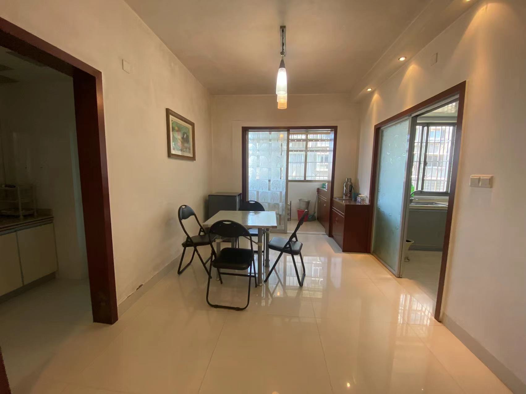 利江花园 4室2厅2卫 86.0万 利江花园 4室2厅2卫 86.0万客厅