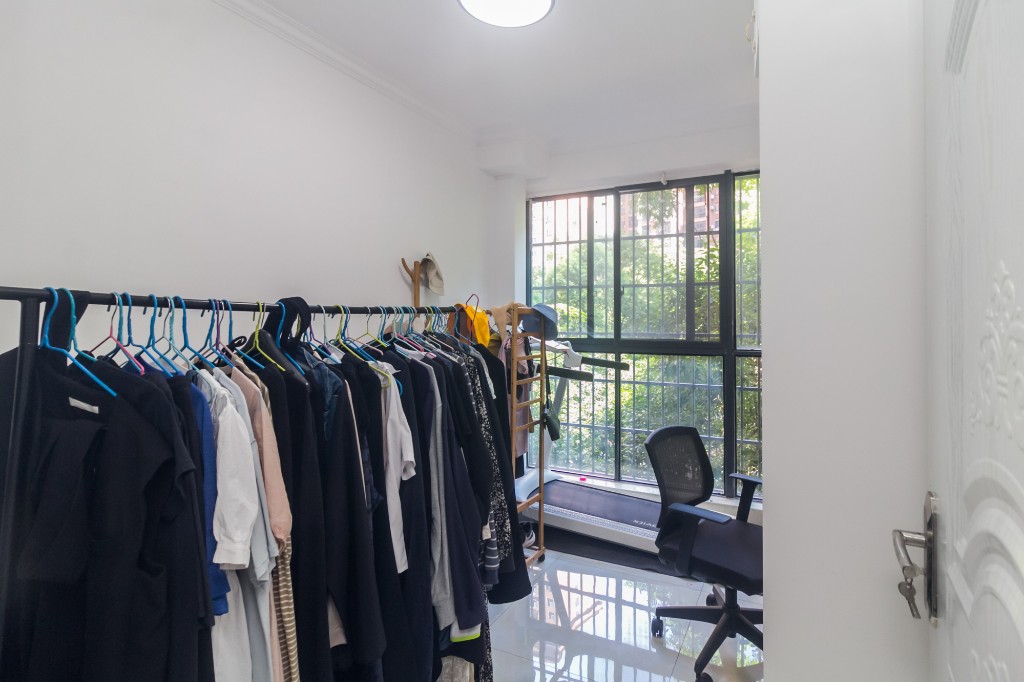 海德公园  4室2厅2卫    110.0万卧室