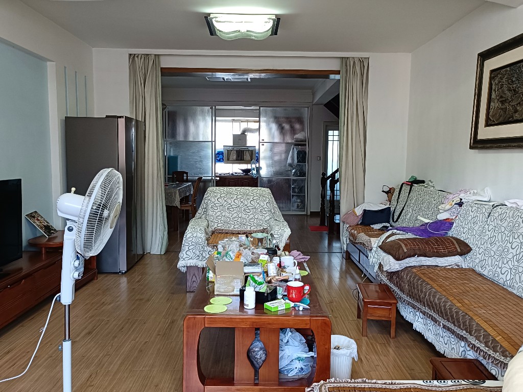 家园小区  7室2厅3卫    92.8万 家园小区  7室2厅3卫    92.8万客厅