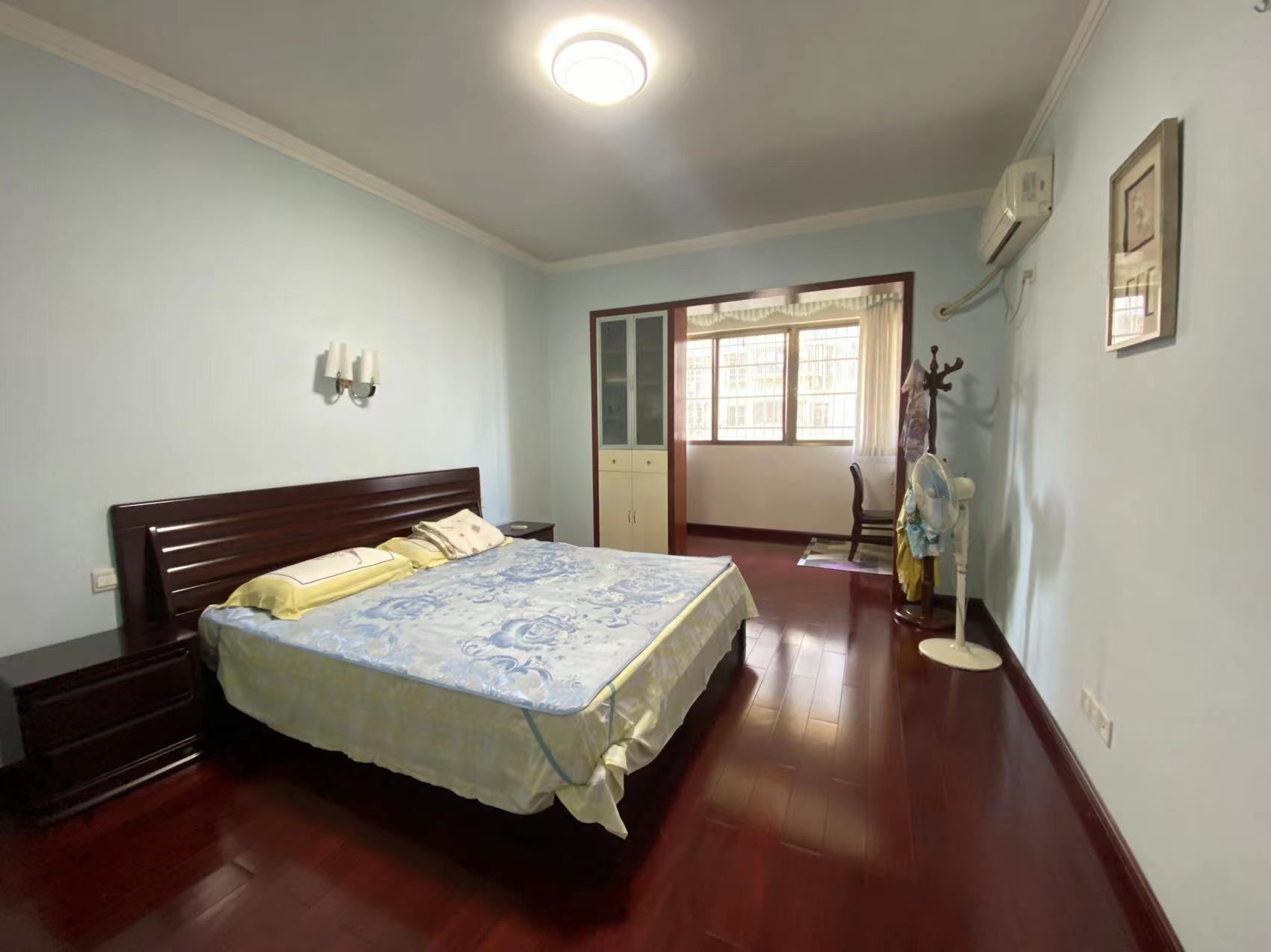 利江花园 4室2厅2卫 86.0万 利江花园 4室2厅2卫 86.0万客厅