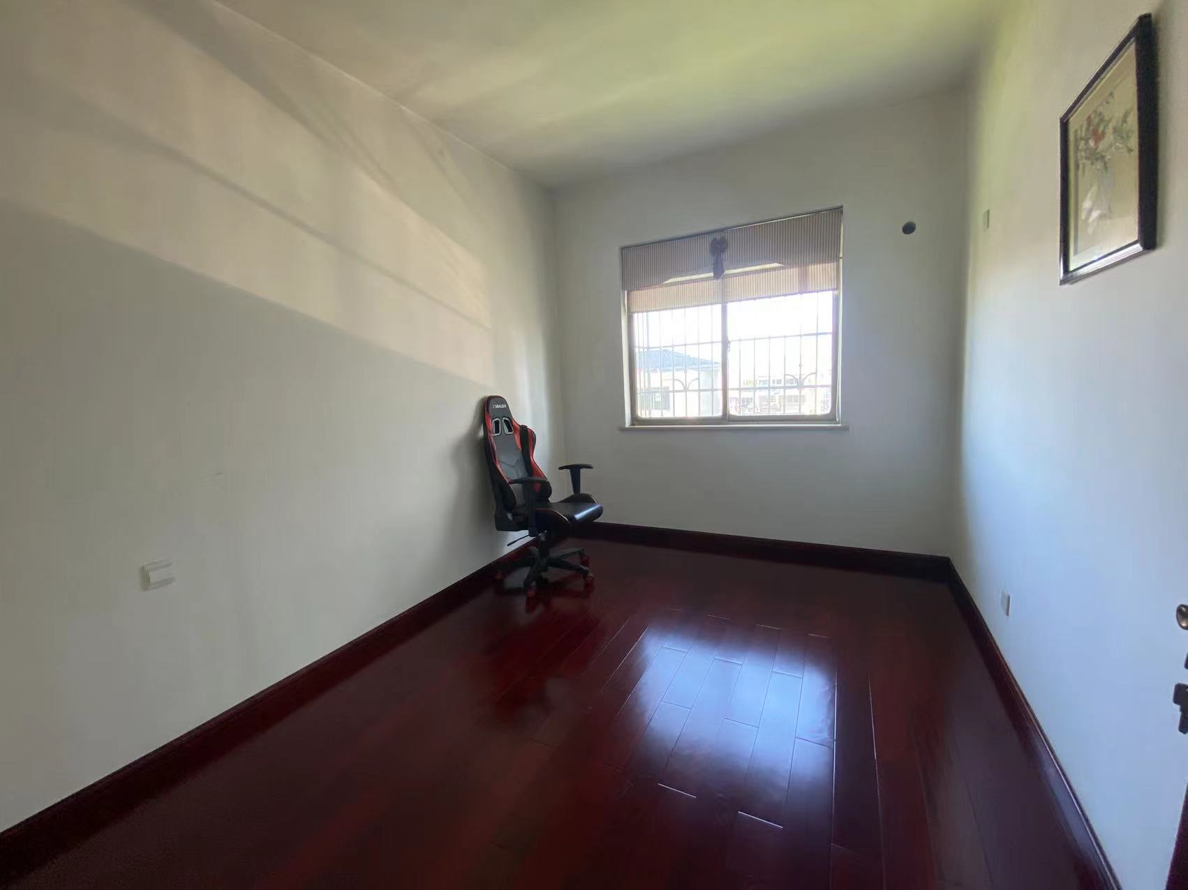 利江花园 4室2厅2卫 86.0万 利江花园 4室2厅2卫 86.0万客厅