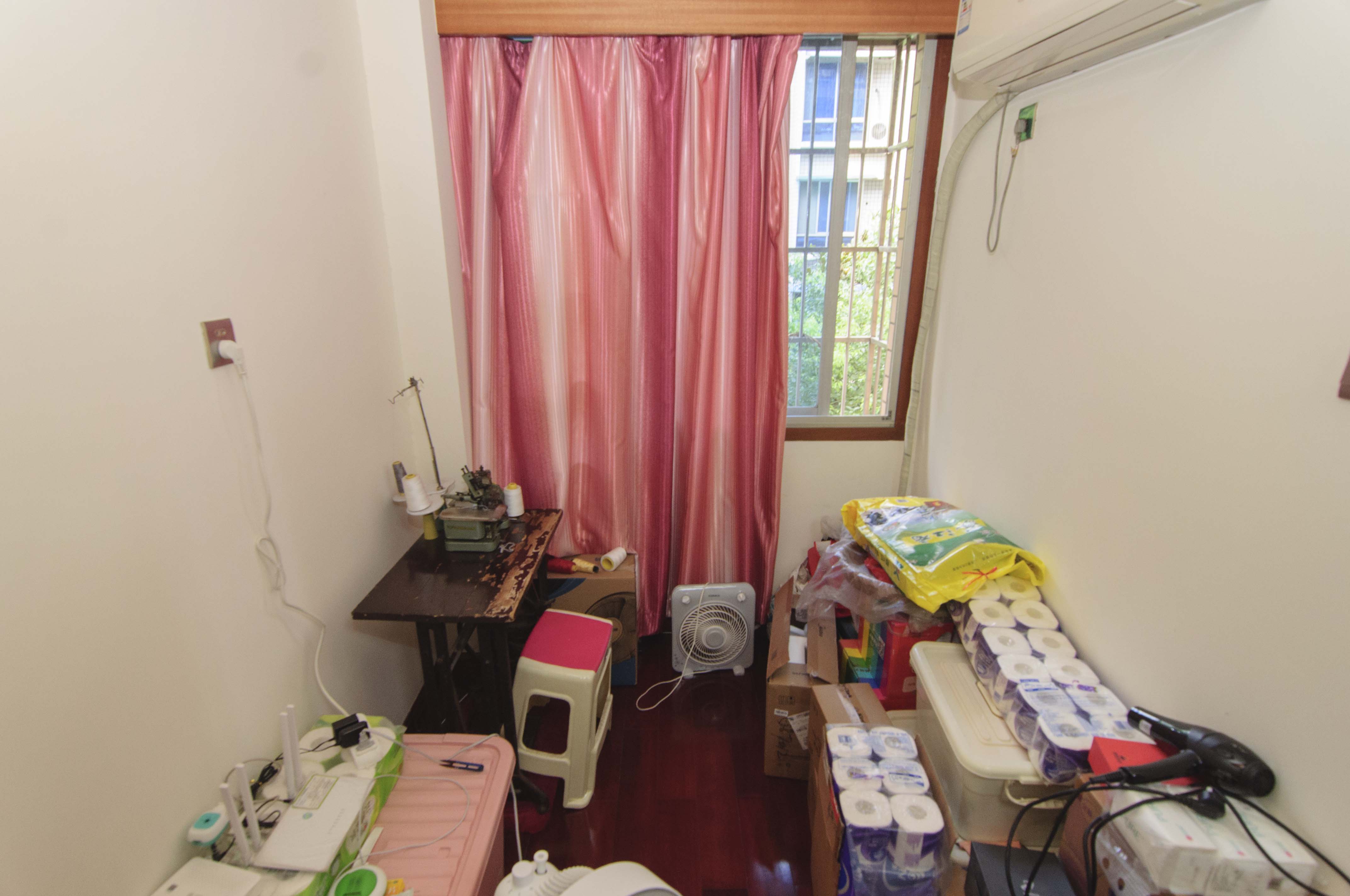 翡翠林居  2室2厅1卫   82.00万卧室