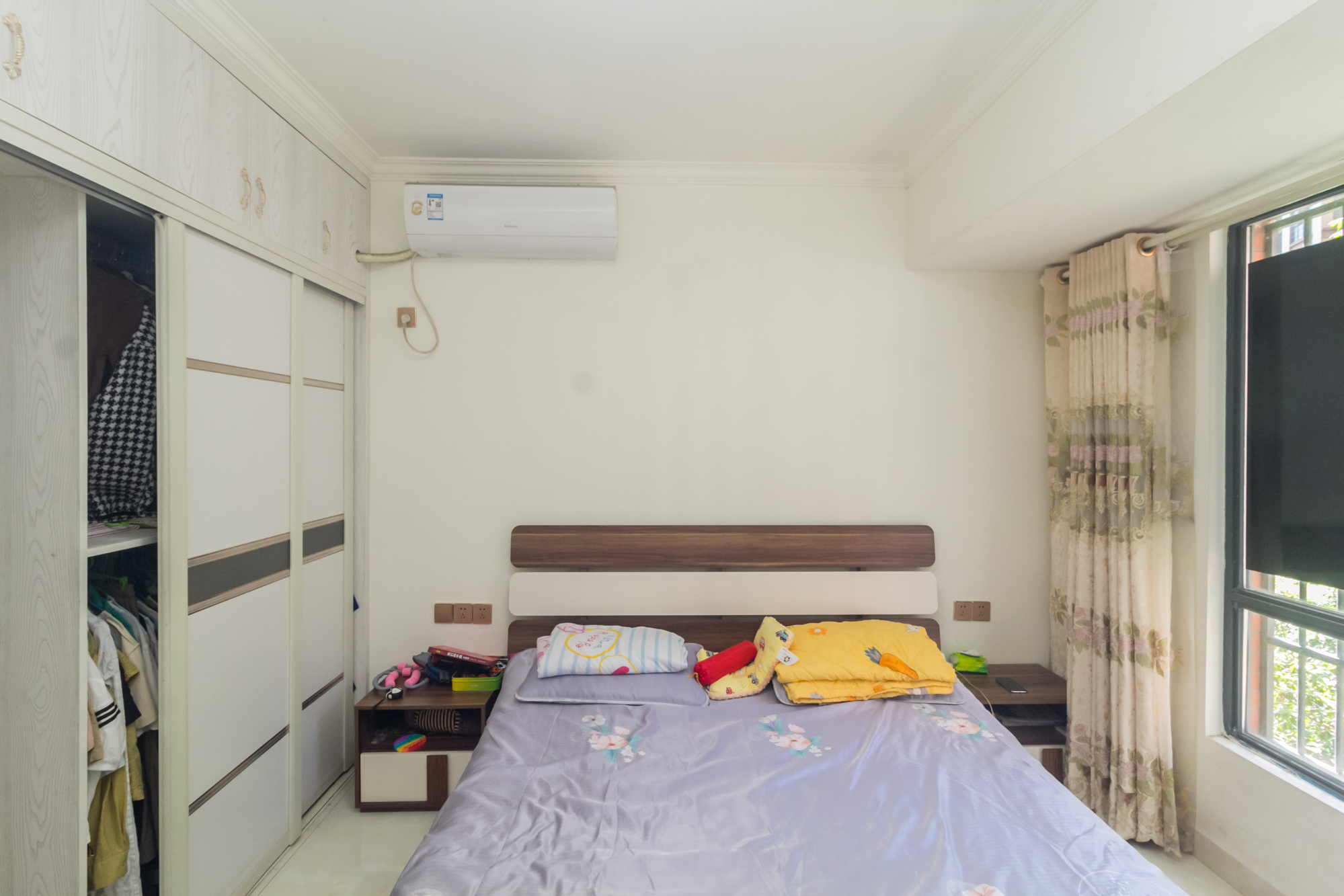 海德公园  4室2厅2卫    110.0万卧室