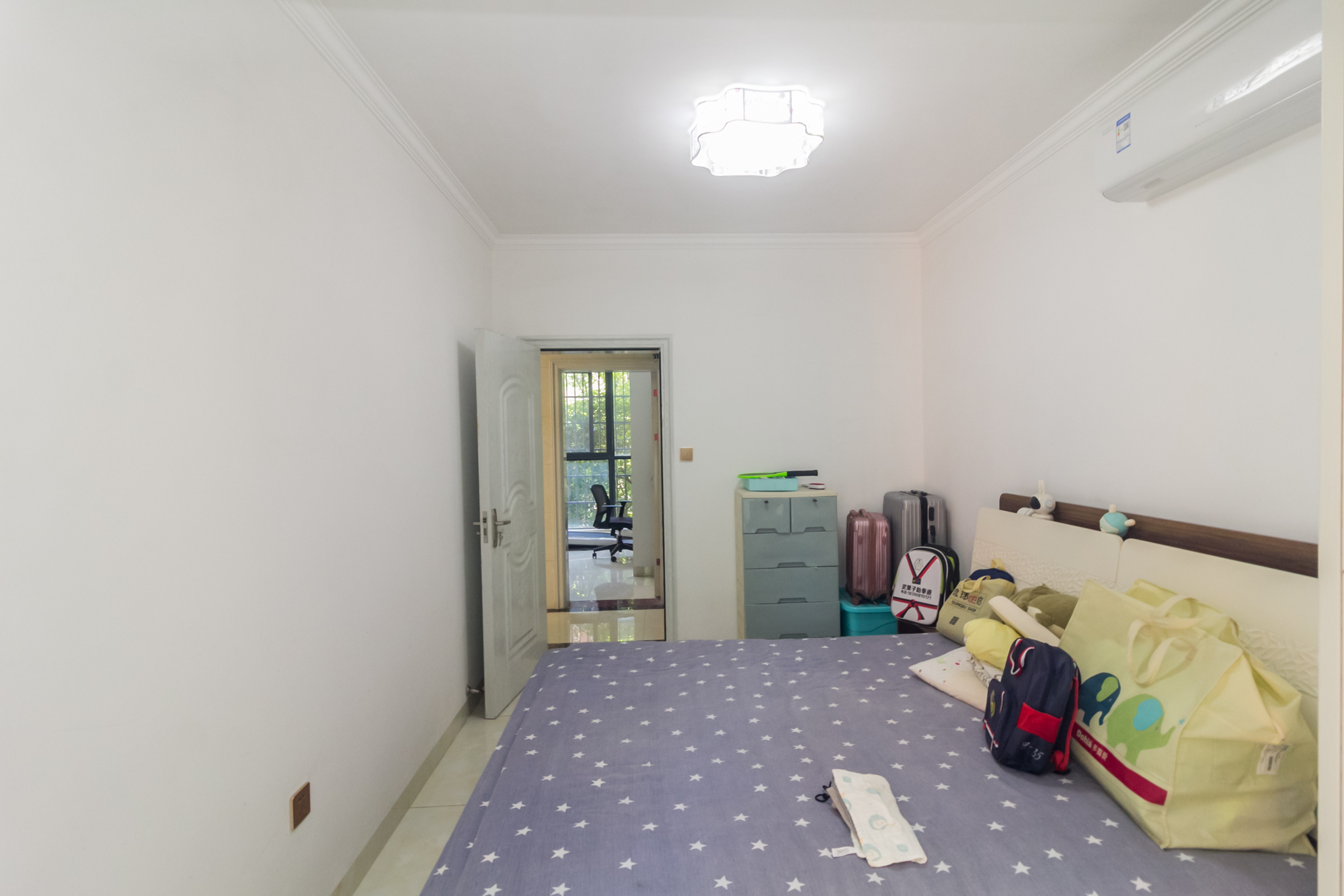 海德公园  4室2厅2卫    110.0万卧室