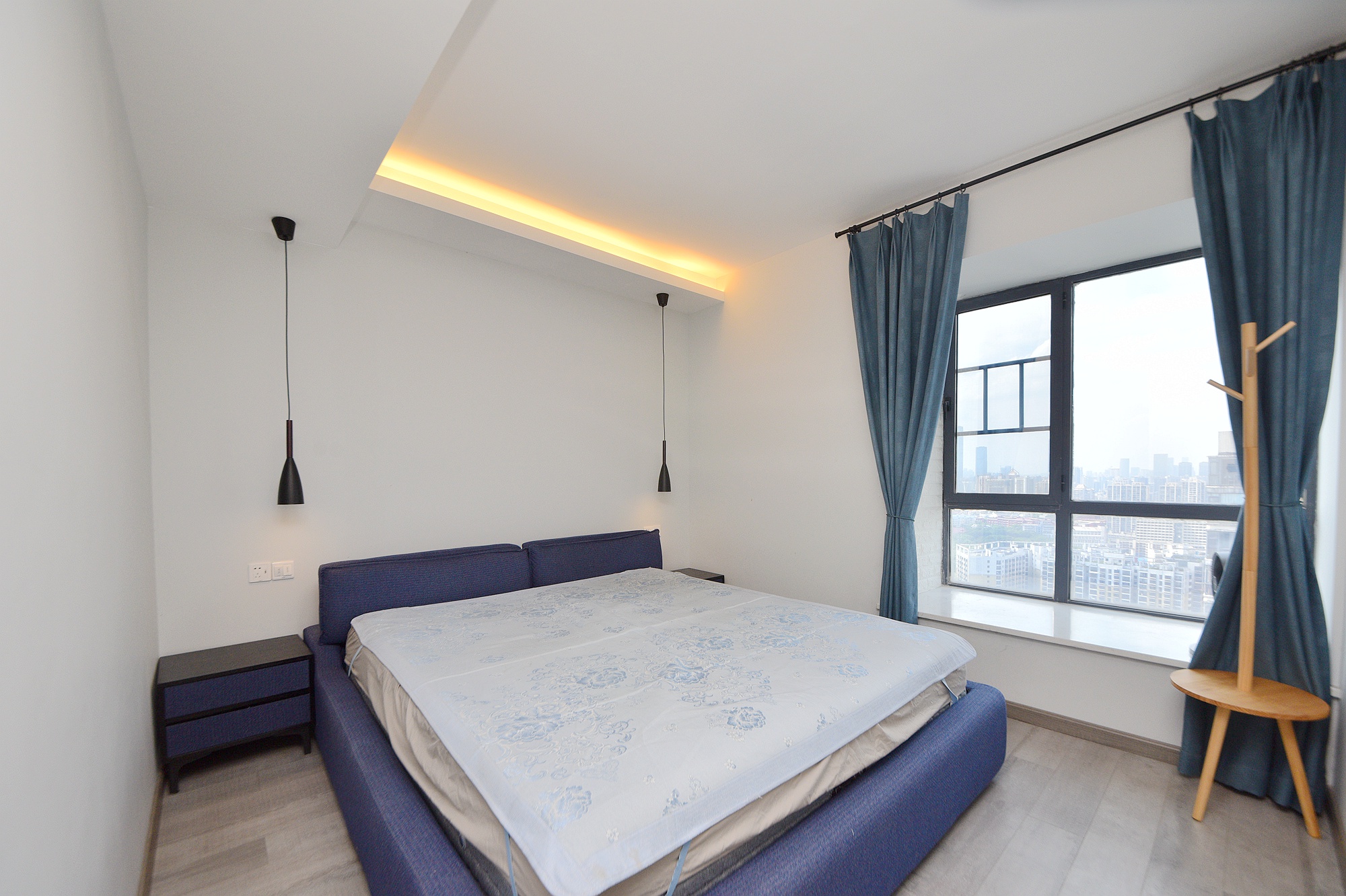 三万英尺  3室2厅2卫    213.0万卧室