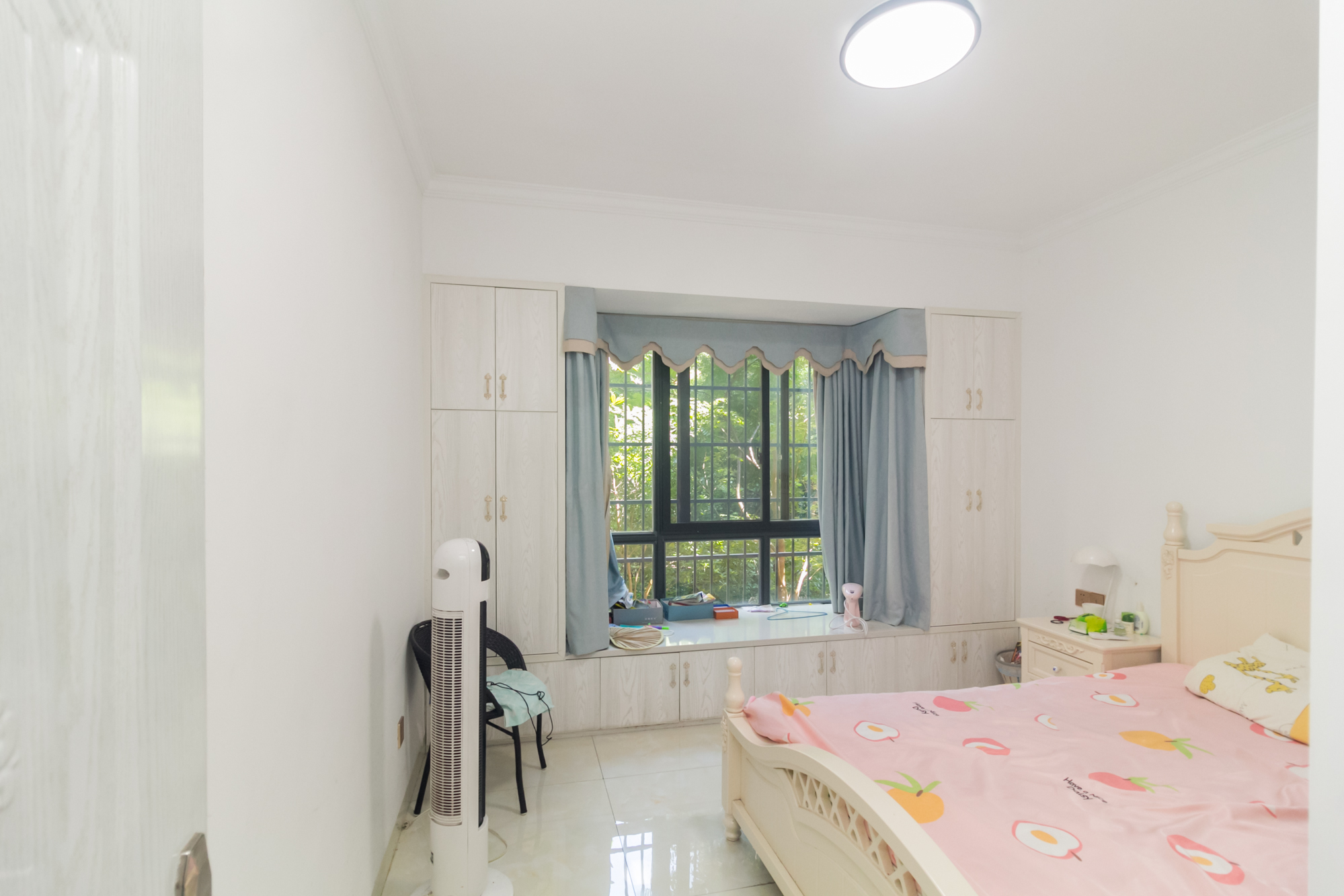 海德公园  4室2厅2卫    110.0万卧室