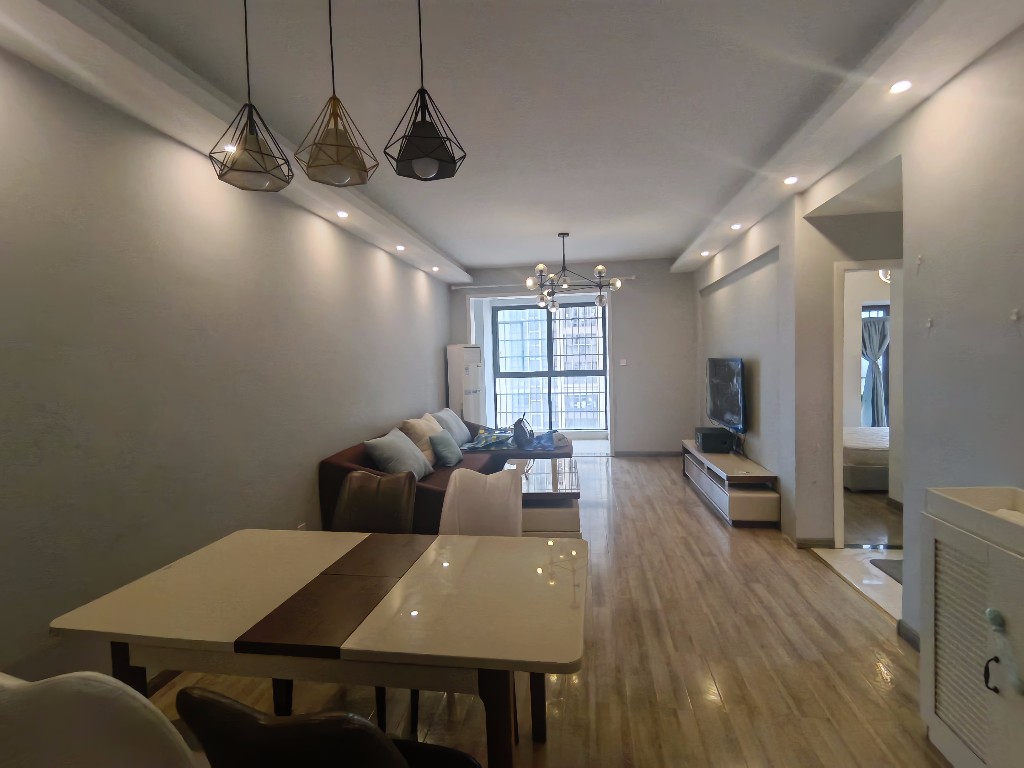 爱丁堡 3室2厅1卫 58.80万 爱丁堡 3室2厅1卫 58.80万客厅