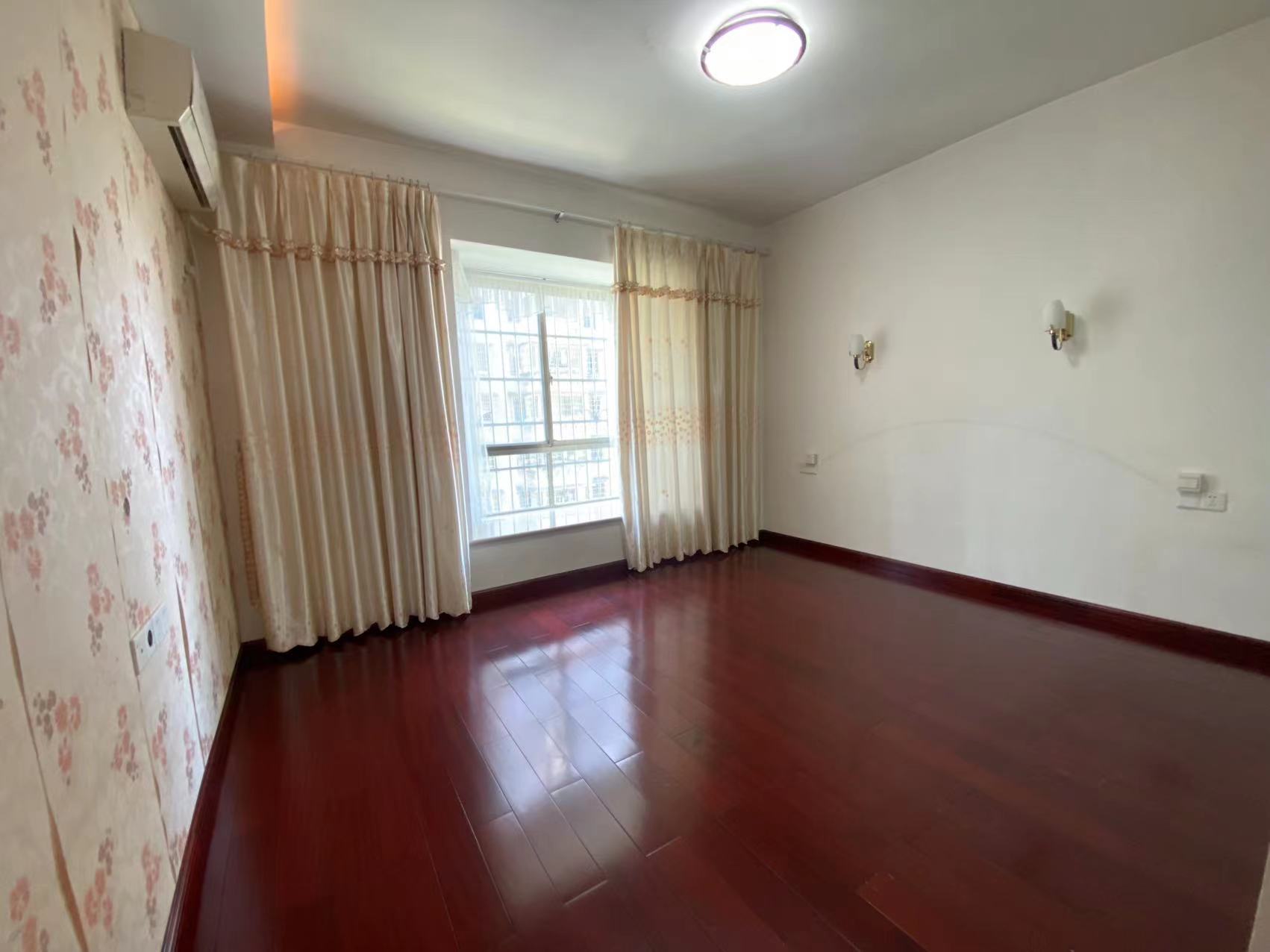 利江花园 4室2厅2卫 86.0万 利江花园 4室2厅2卫 86.0万客厅