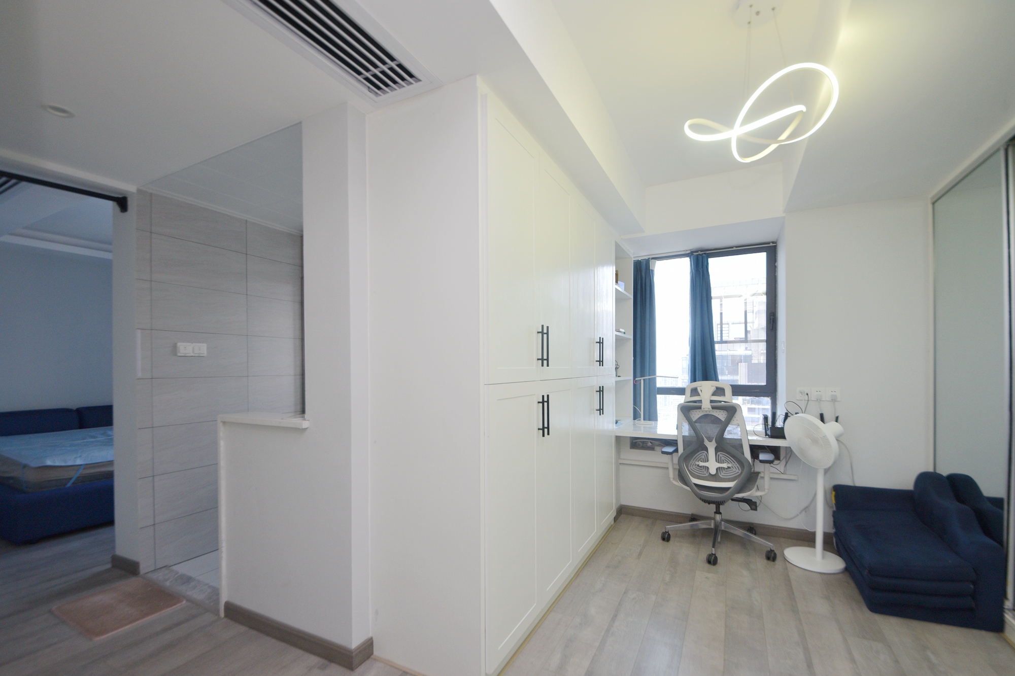 三万英尺  3室2厅2卫    213.0万卧室