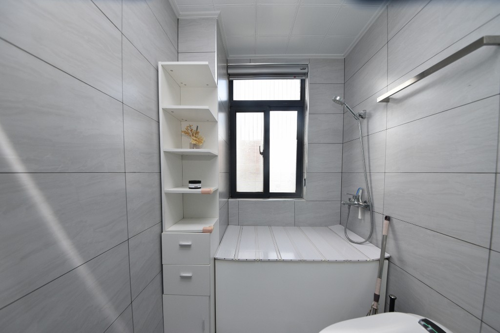 三万英尺  3室2厅2卫    213.0万卫生间