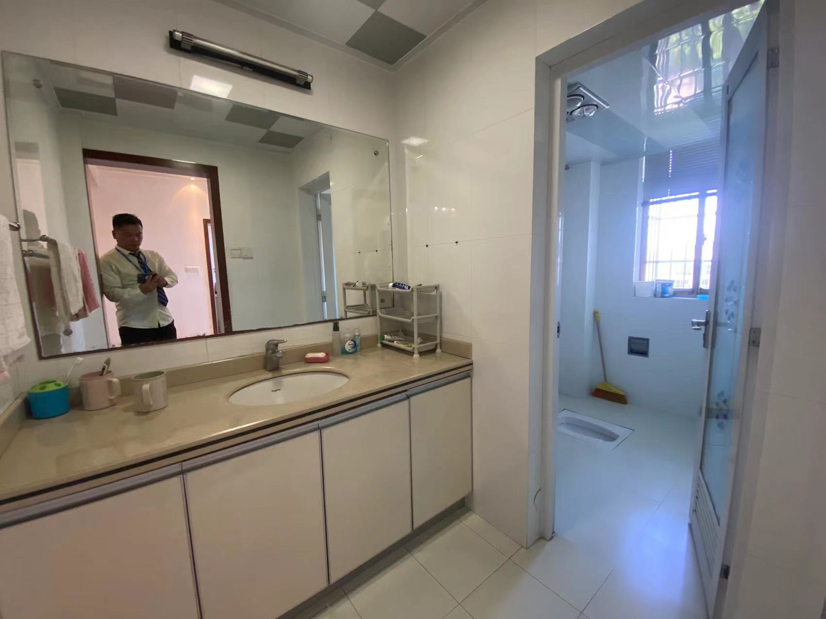 利江花园 4室2厅2卫 86.0万 利江花园 4室2厅2卫 86.0万客厅