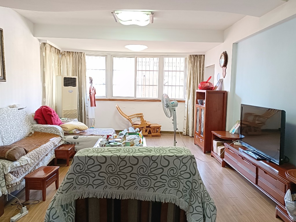 家园小区  7室2厅3卫    92.8万 家园小区  7室2厅3卫    92.8万客厅