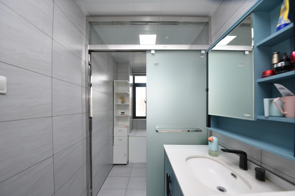 三万英尺  3室2厅2卫    213.0万卫生间