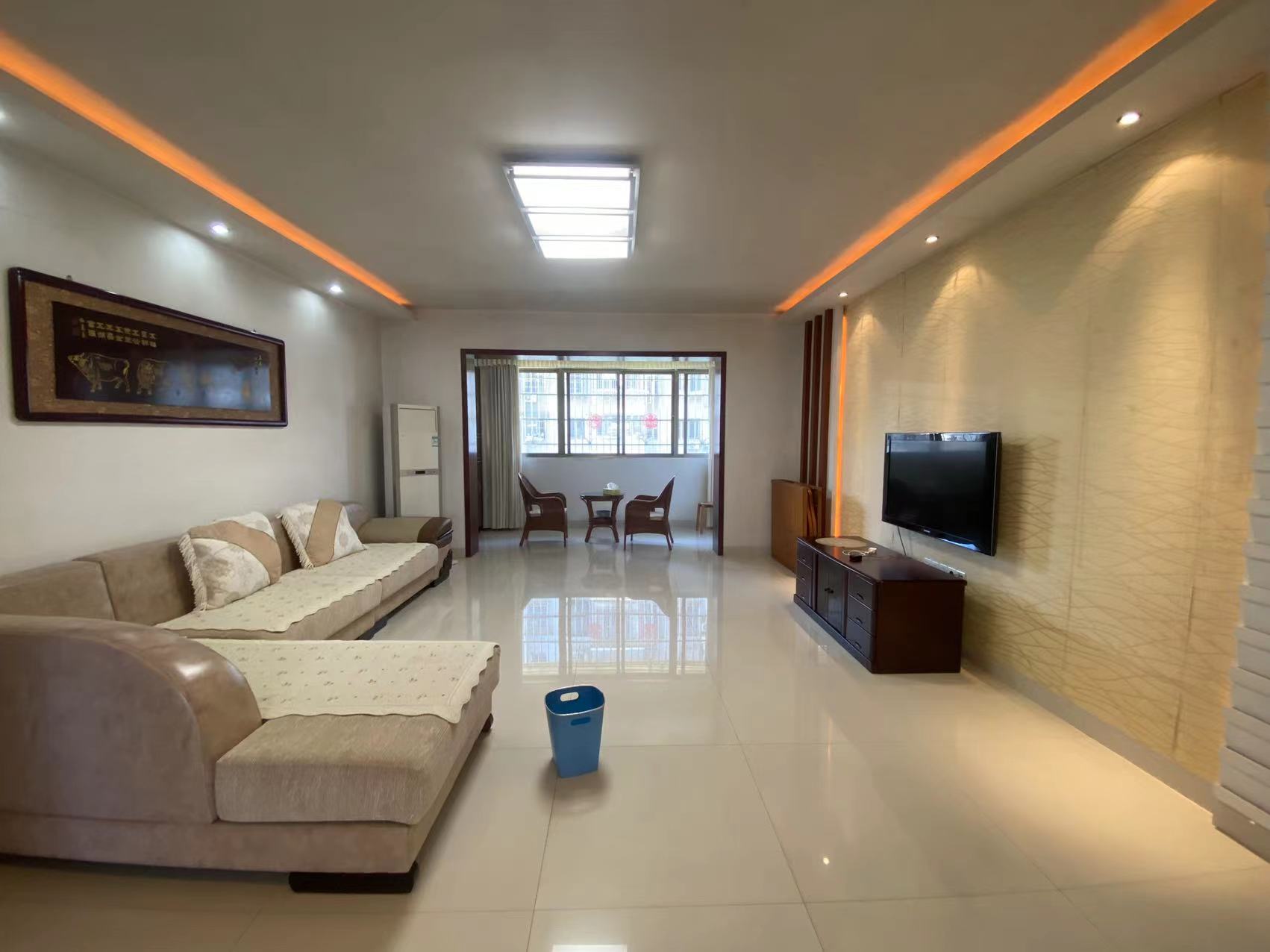 利江花园 4室2厅2卫 86.0万 利江花园 4室2厅2卫 86.0万客厅