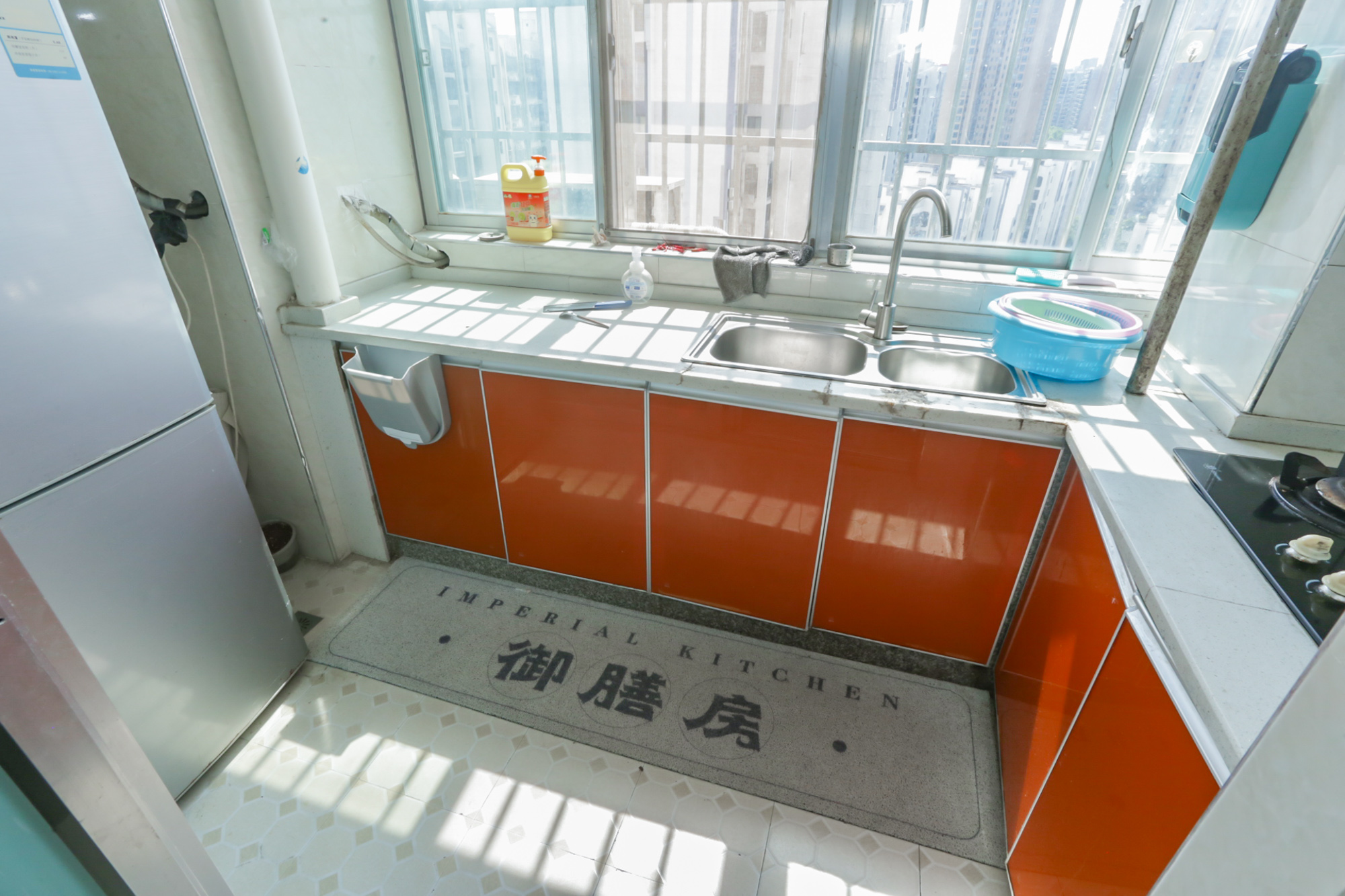 观湖公寓  1室2厅1卫   65.00万厨房