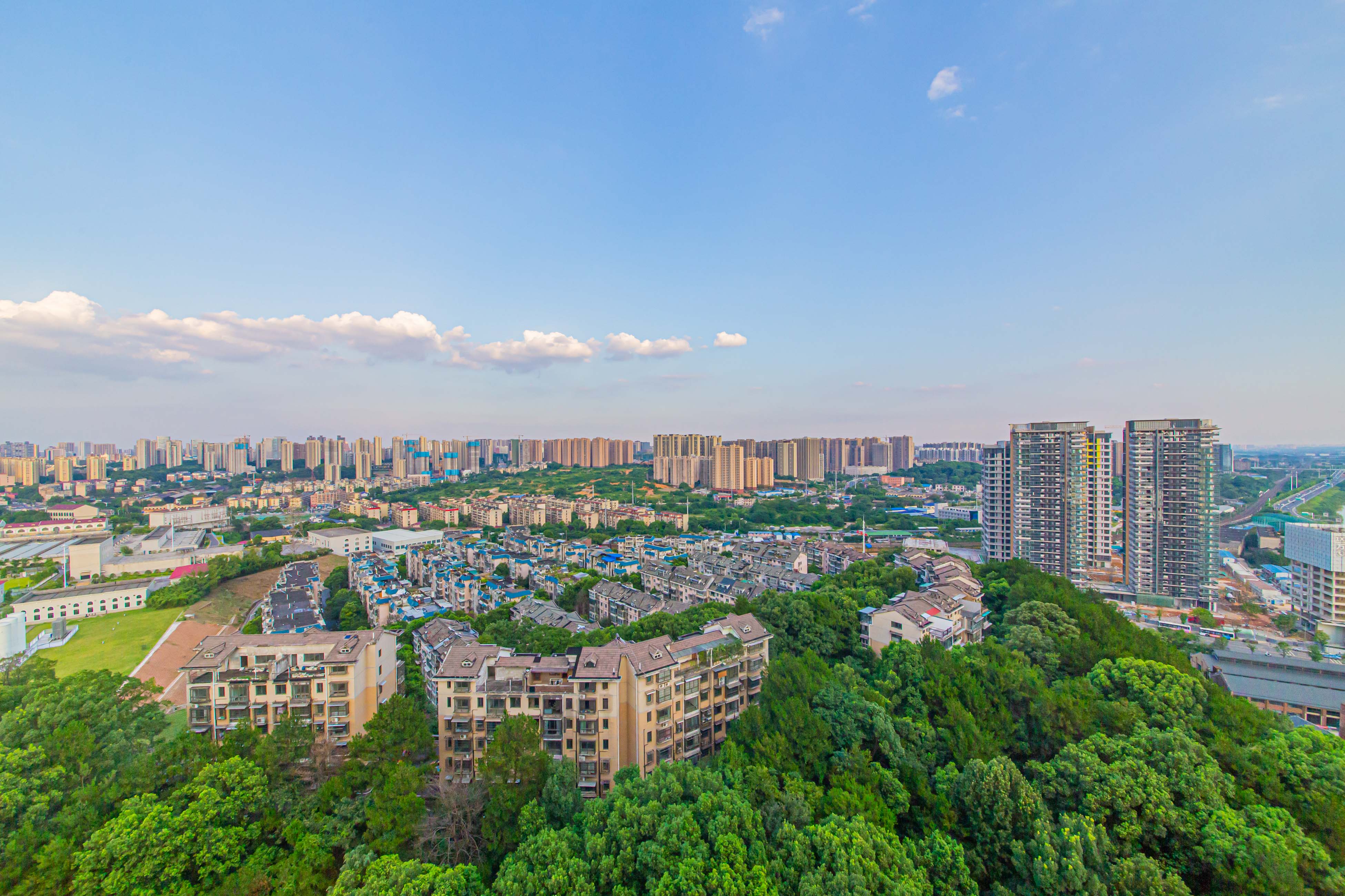 万科紫台  3室2厅2卫    218.8万阳台