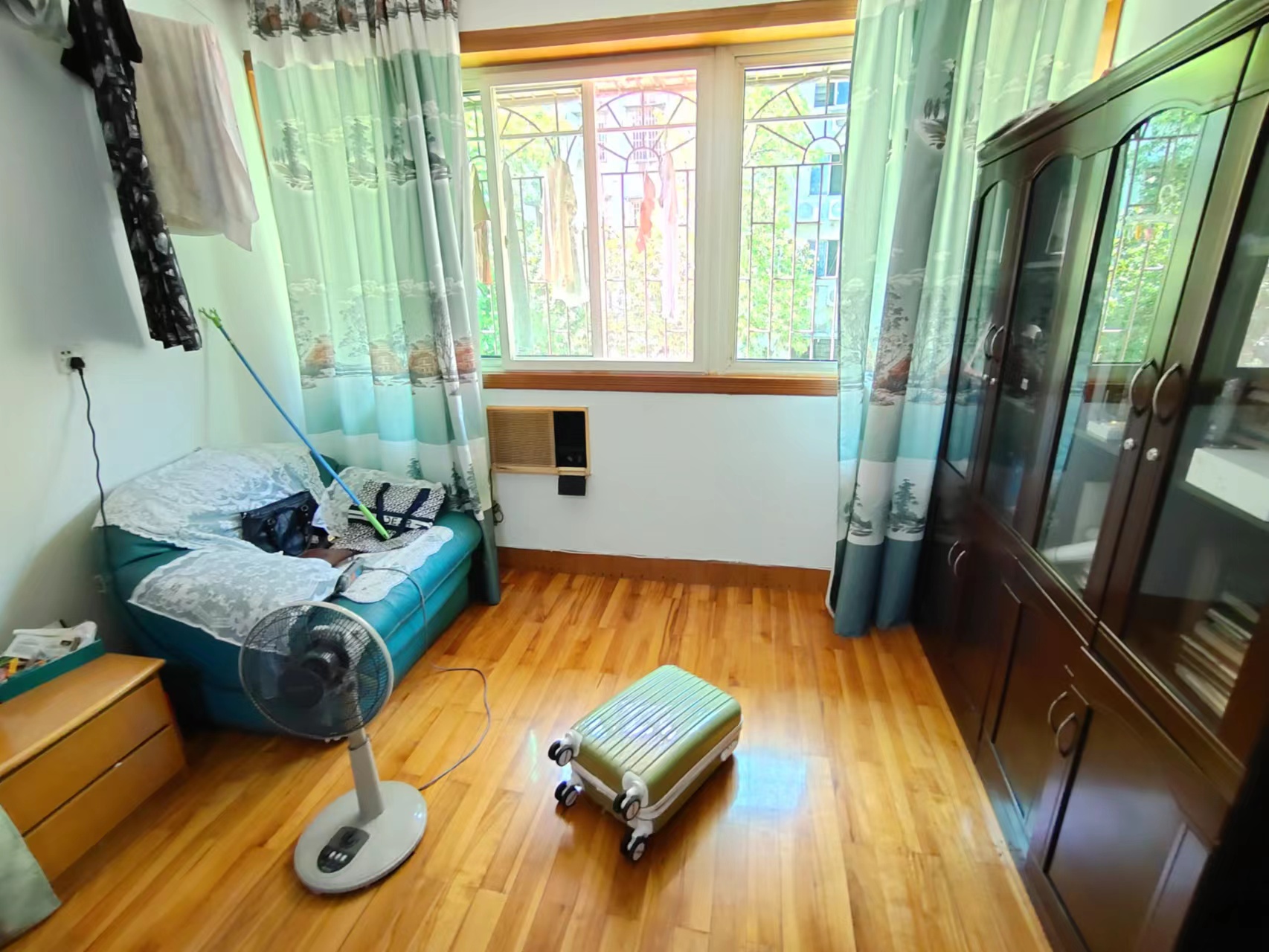 天鹅花园 3室2厅2卫 66.0万 天鹅花园 3室2厅2卫 66.0万客厅