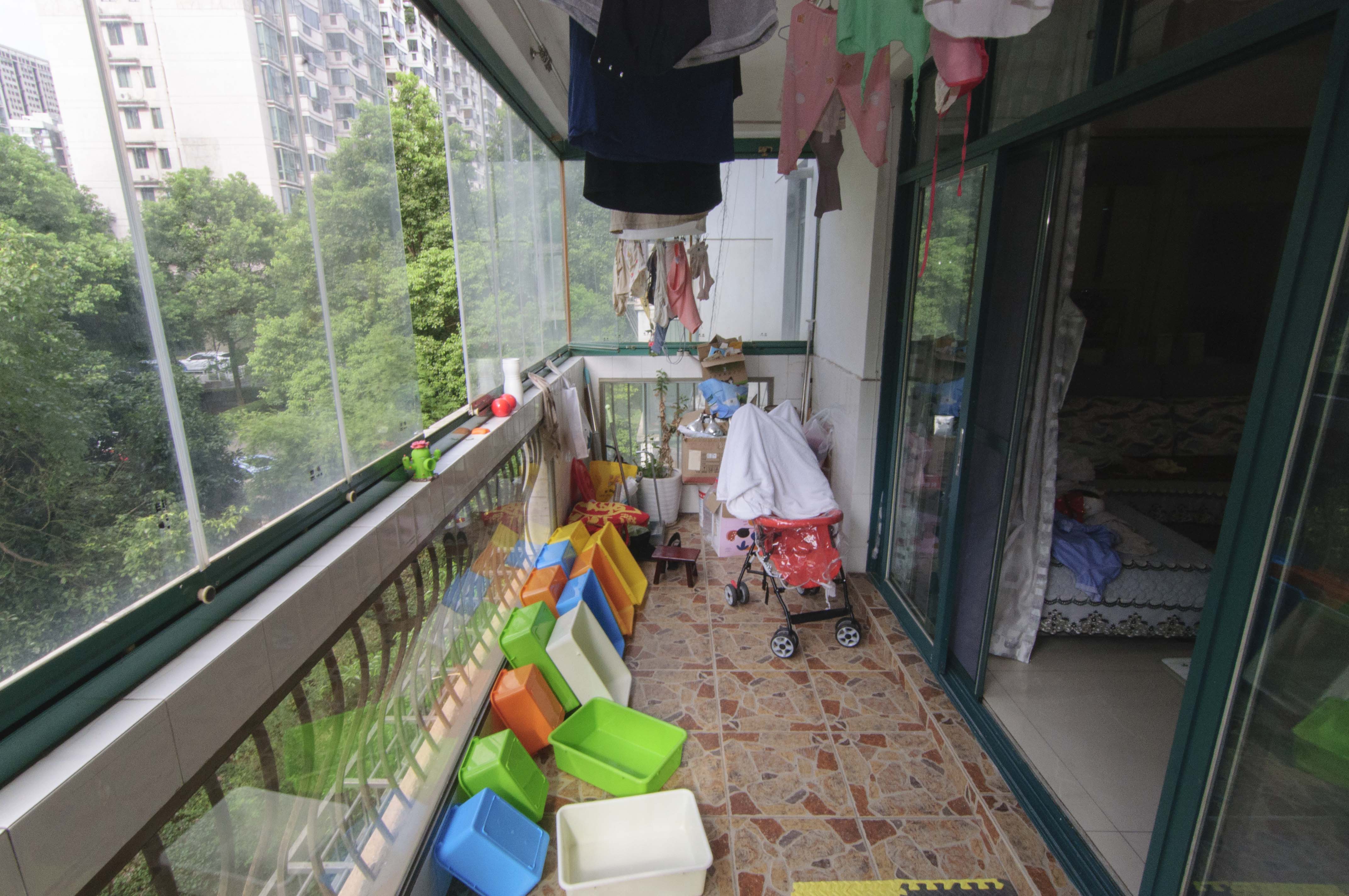 华盛家园  3室2厅1卫    104.99万阳台