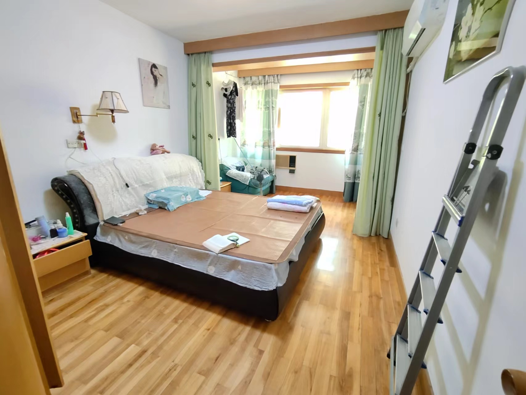 天鹅花园 3室2厅2卫 66.0万 天鹅花园 3室2厅2卫 66.0万客厅