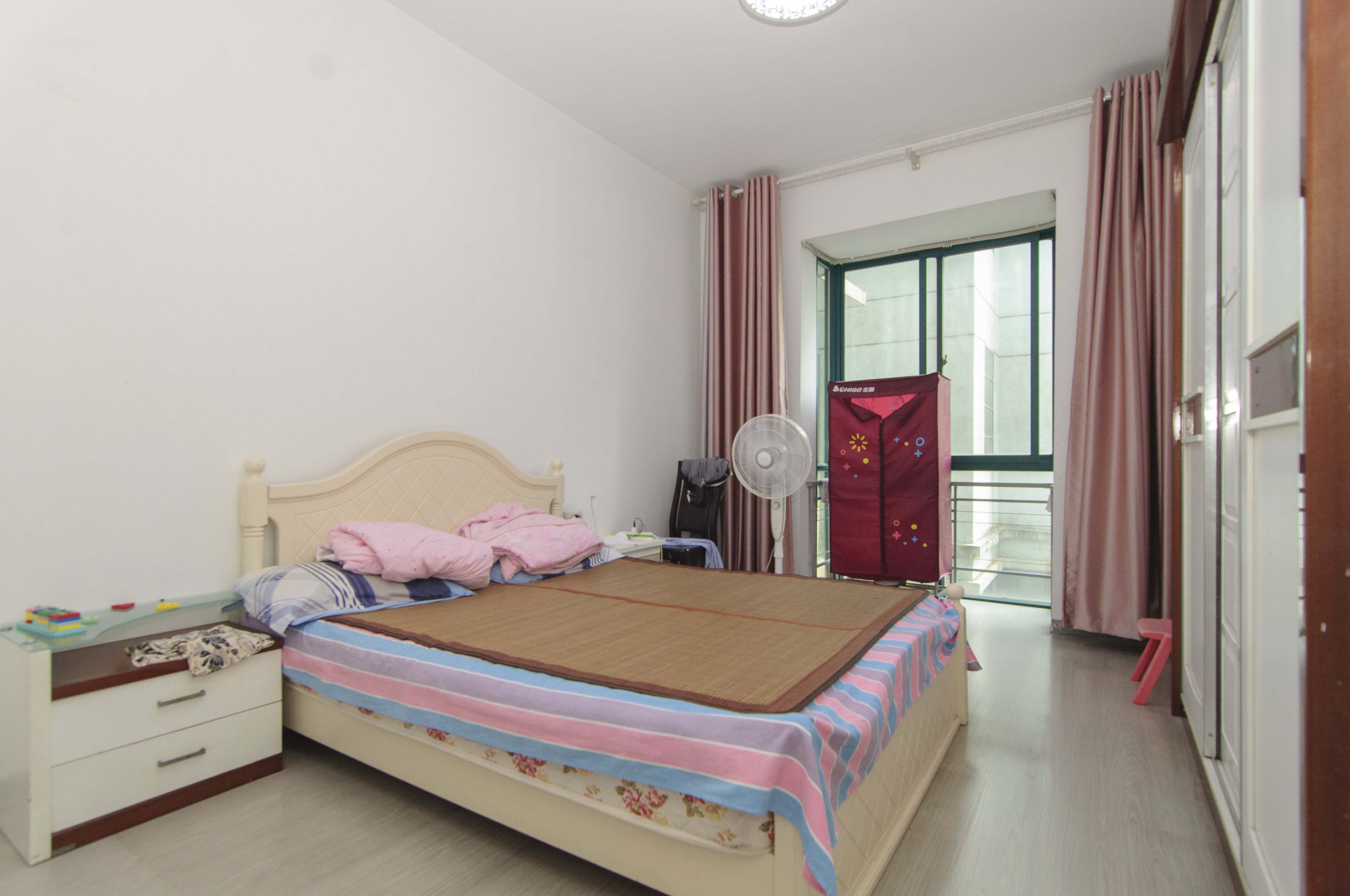 华盛家园  3室2厅1卫    104.99万卧室